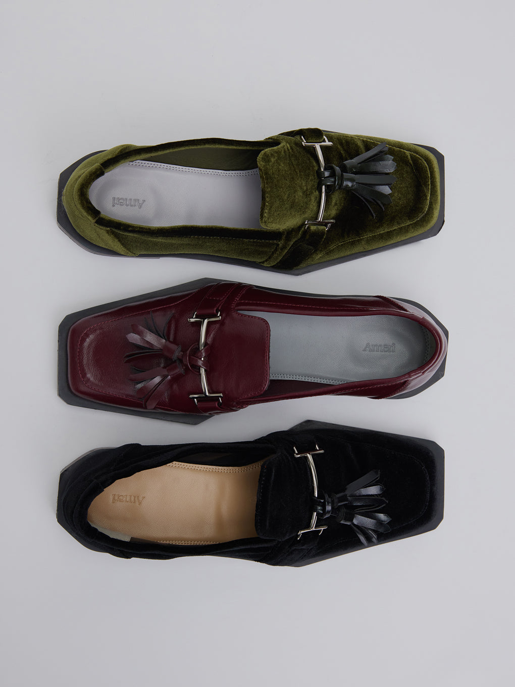 UND ANGULAR SOLE TASSEL LOAFER