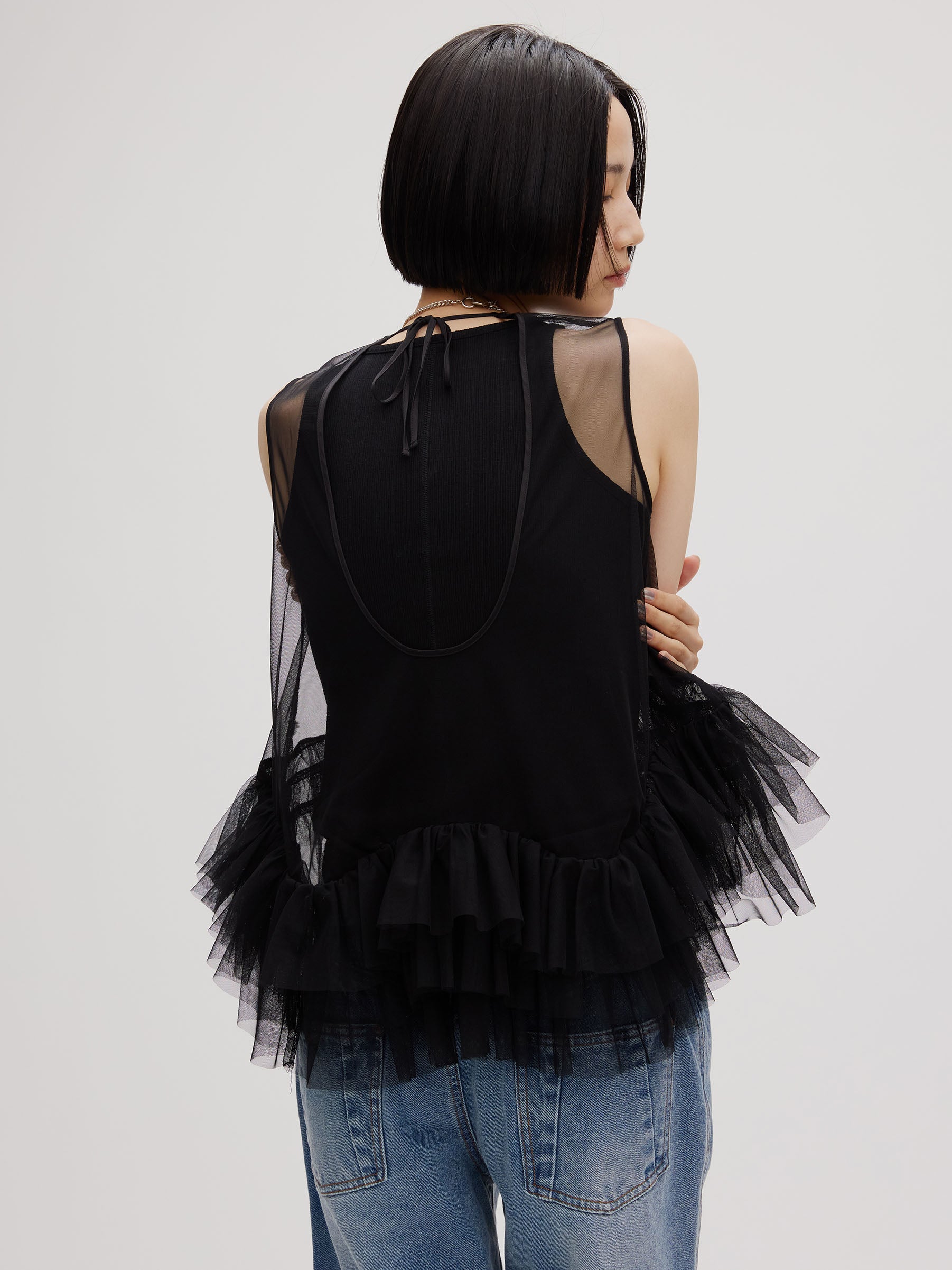 BLACK TULLE HEM RAFFLE TOP