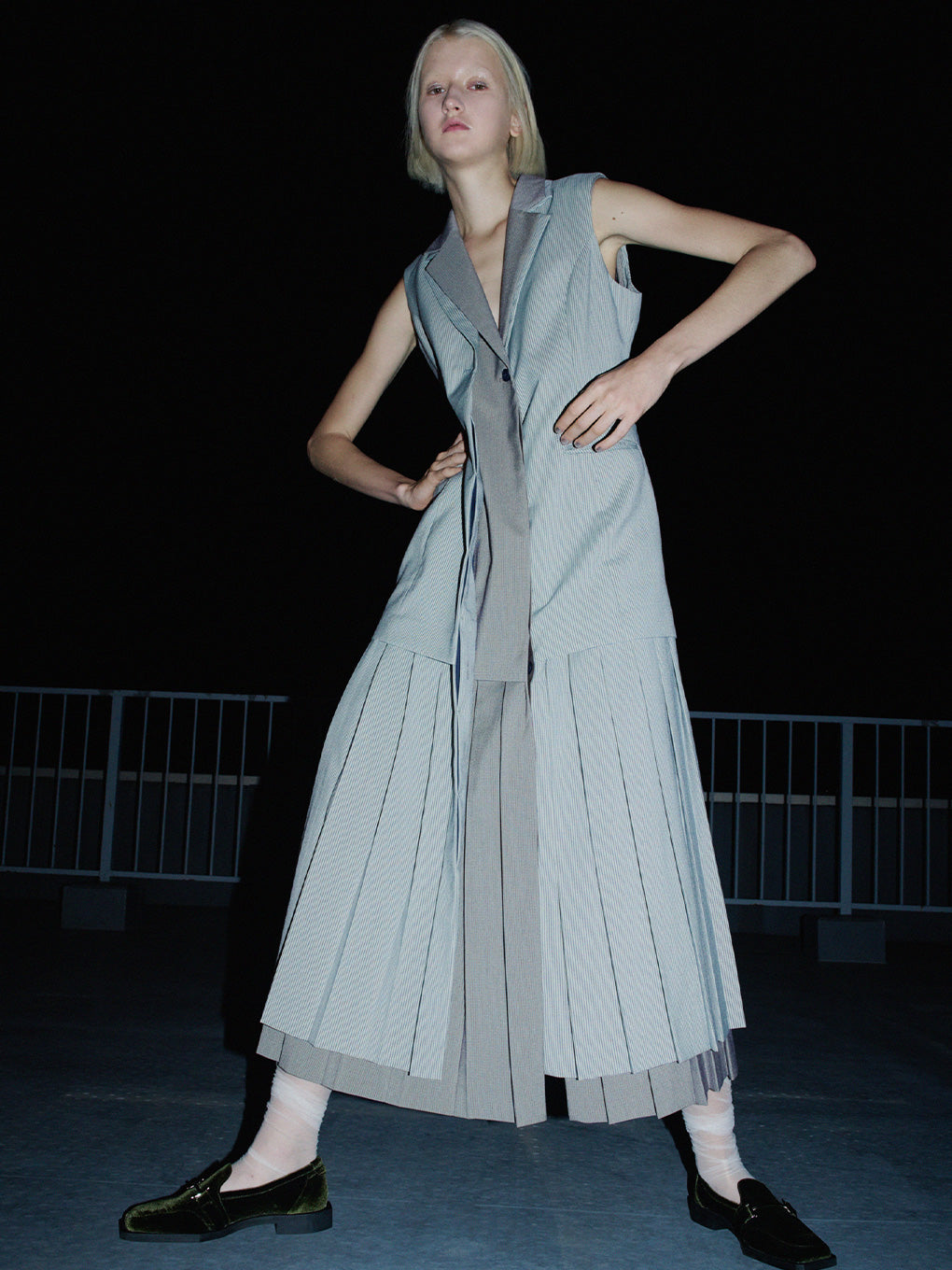 PLEATED SKIRT DOCKING SUIT DRESS