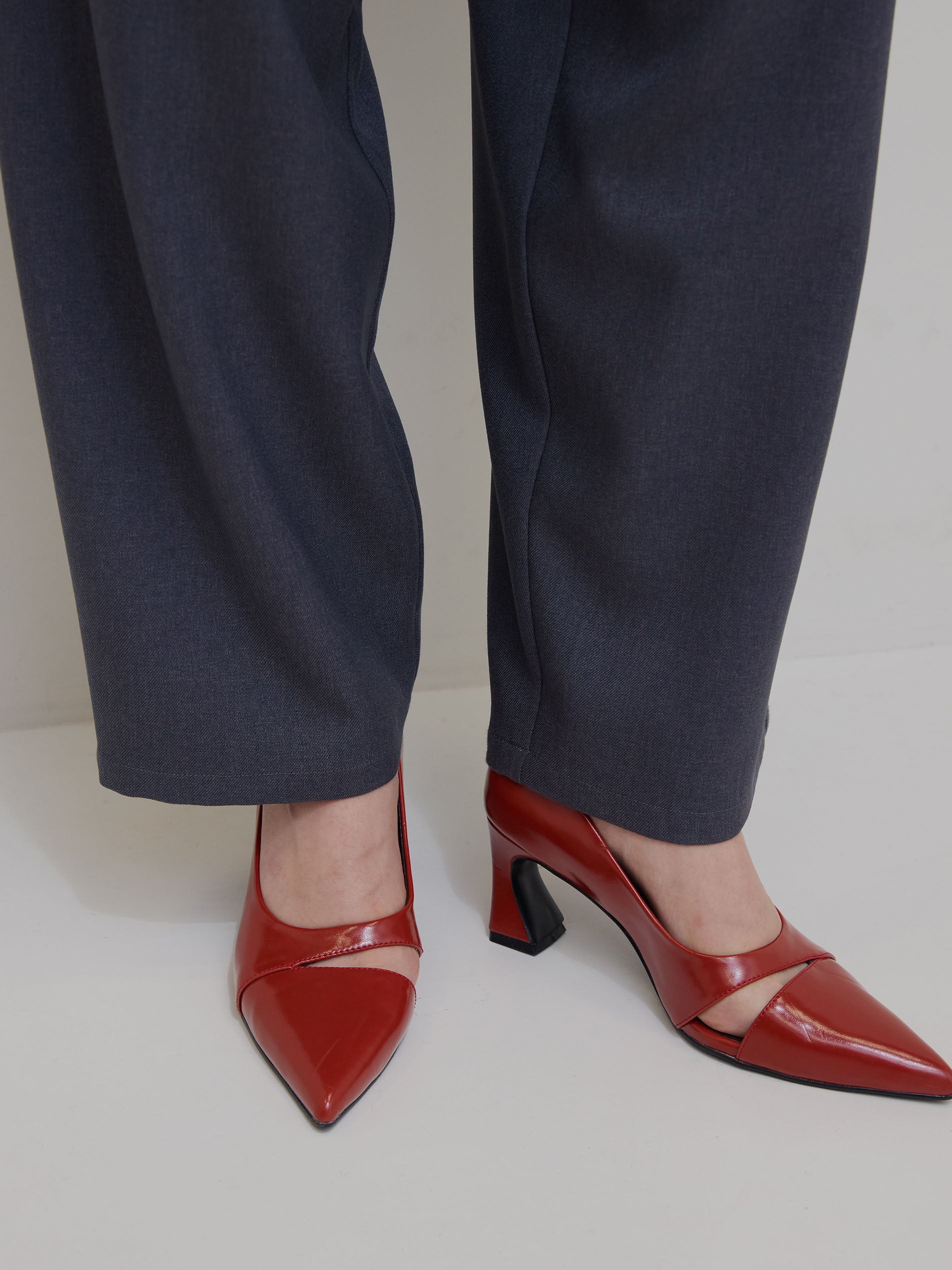 SIDE SLIT POINTED TOE PUMPS
