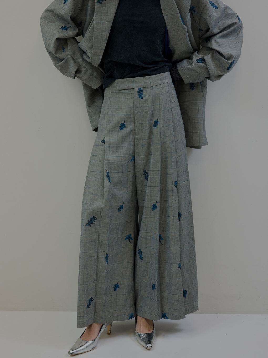 CHECK FLOWER PLEATS PANTS