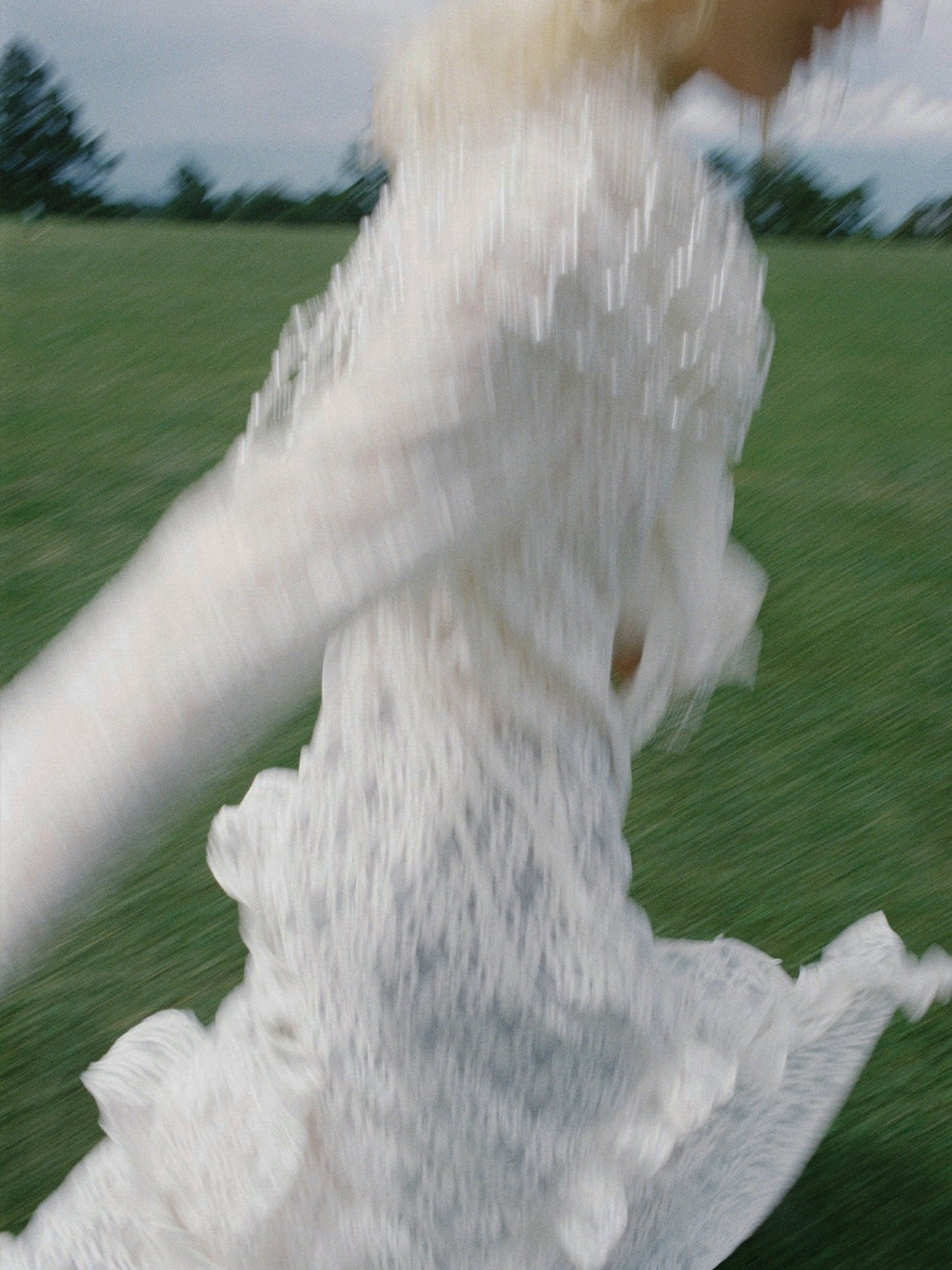 UND 2WAY CUT LACE FRILL DRESS