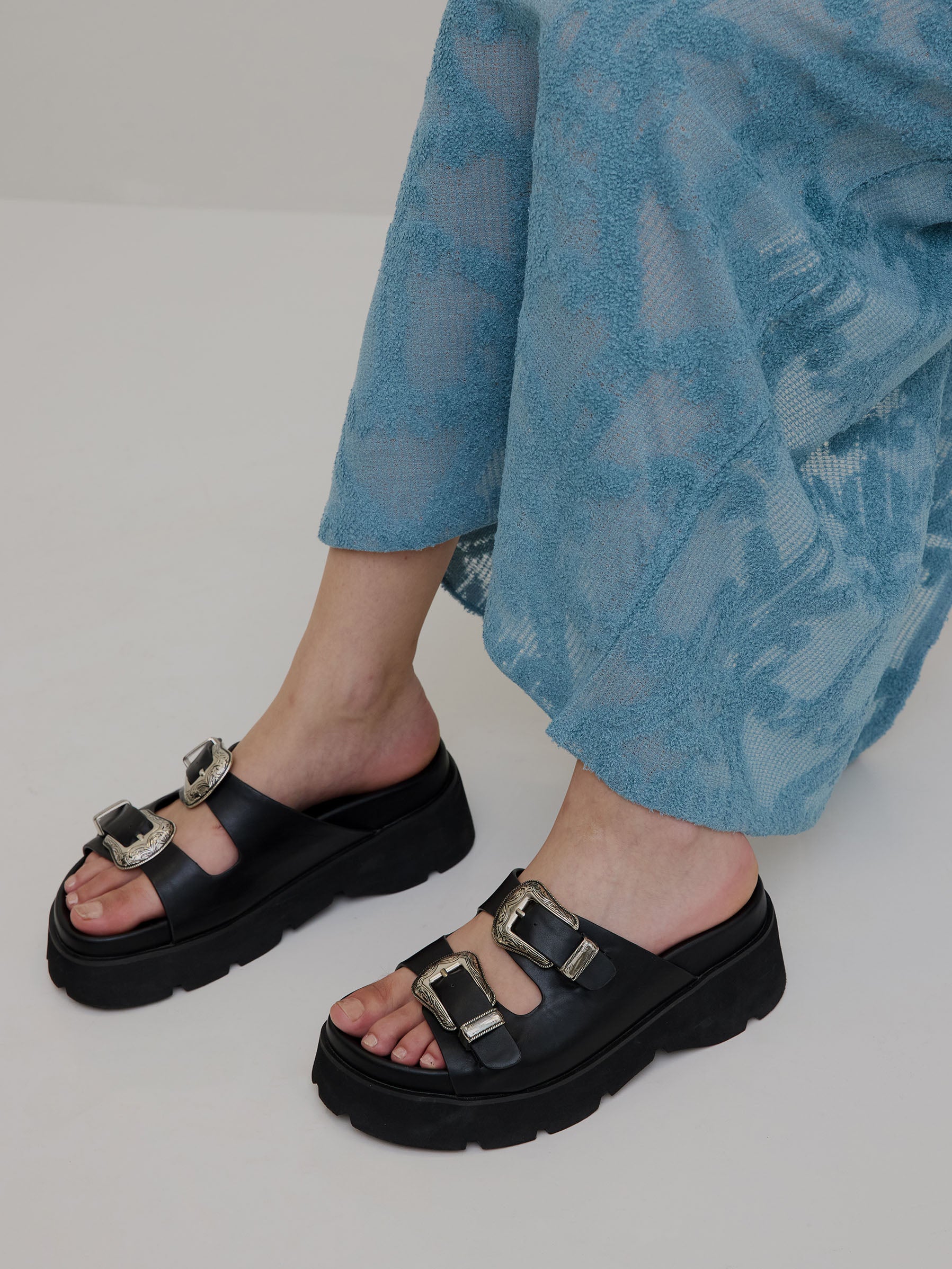 MEDI WESTERN BUCKLE SANDALS