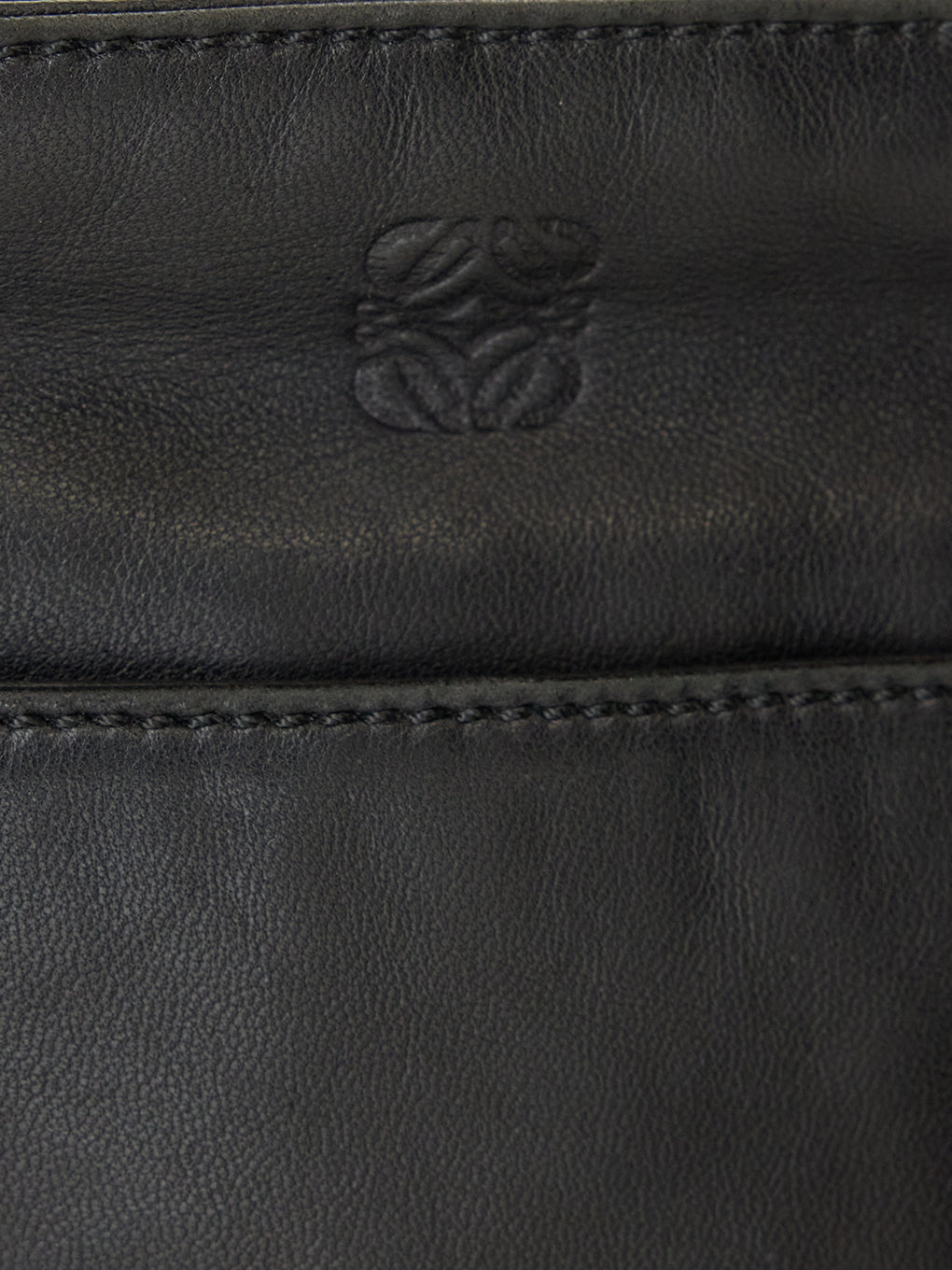 LOEWE アナグラム刻印ショルダーバッグ