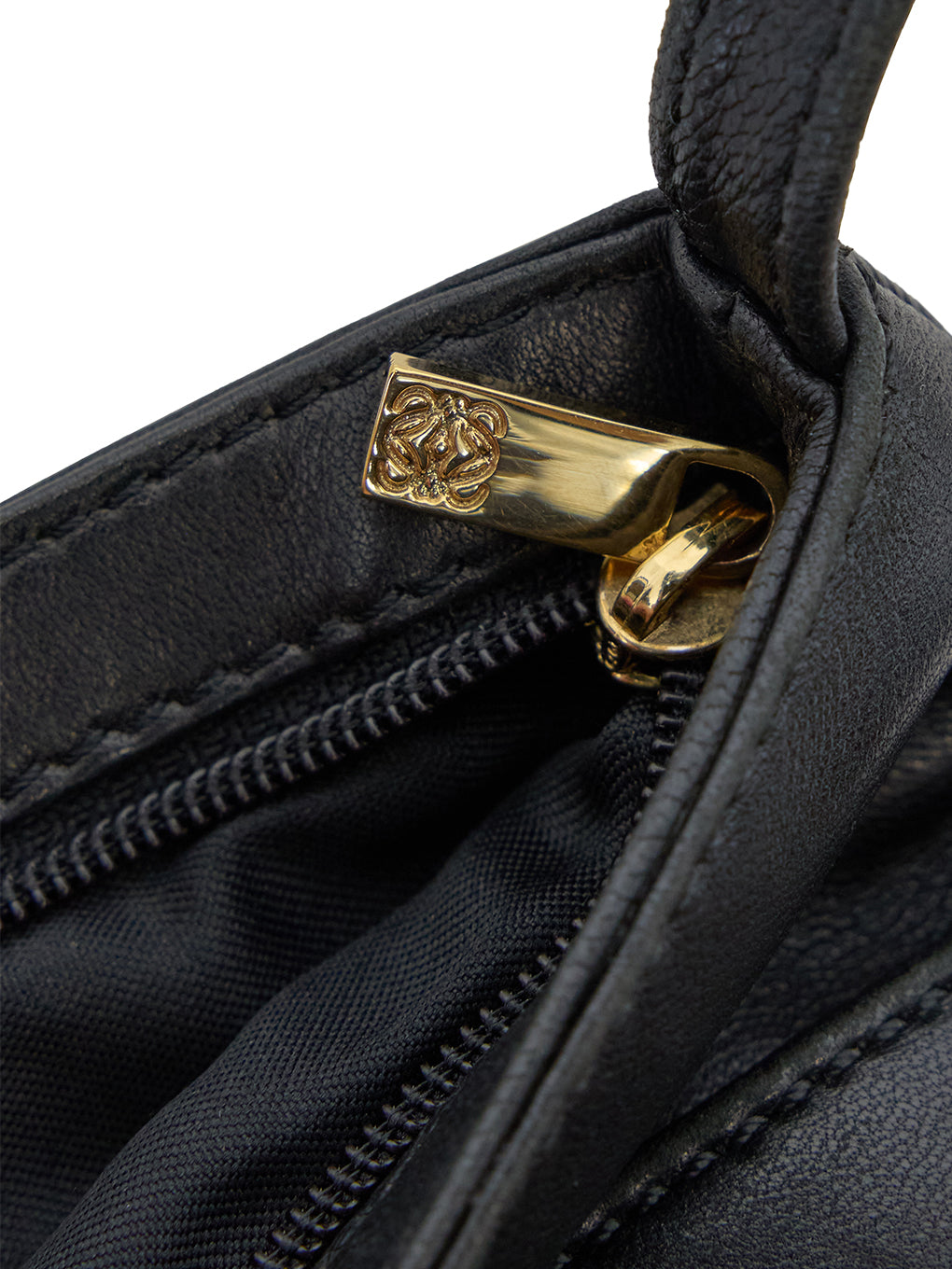 LOEWE アナグラム刻印ショルダーバッグ