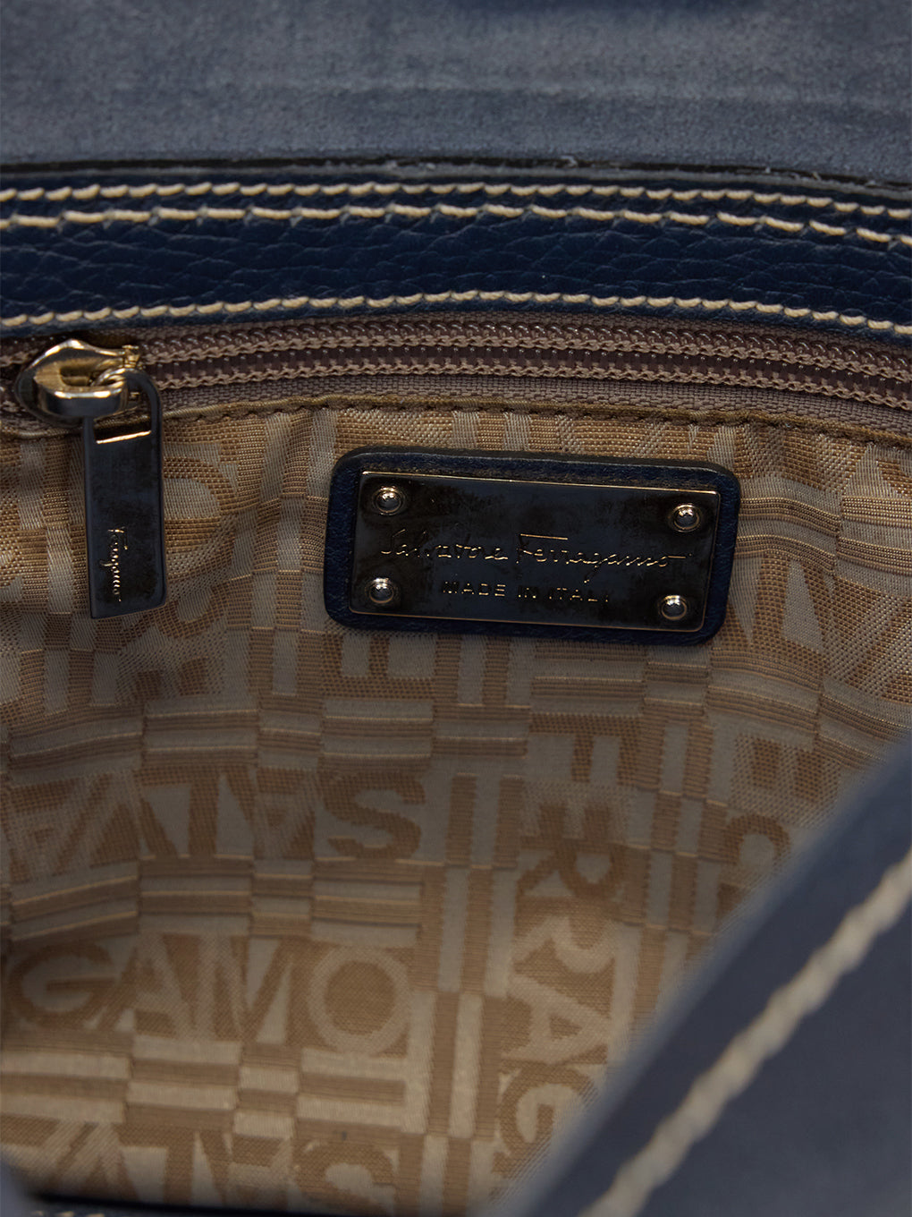 SalvatoreFerragamo レザーワンショルダーバッグ