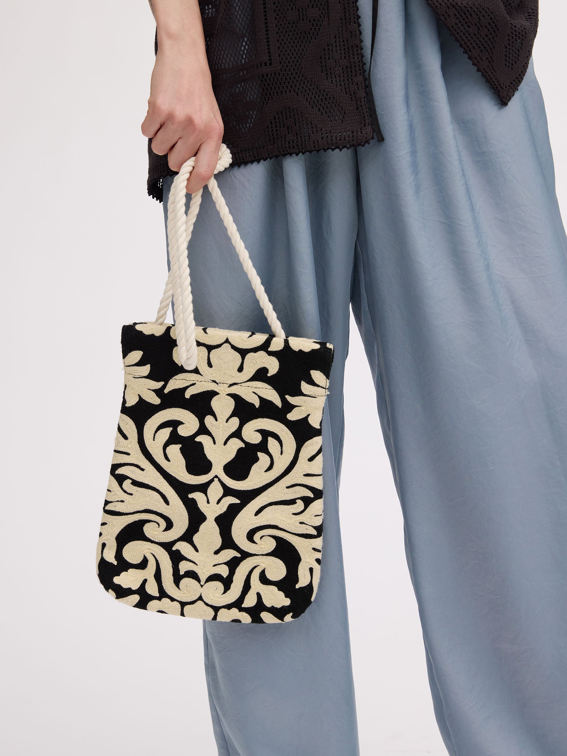 VINTAGE LIKE EMBROIDERY POCHETTE