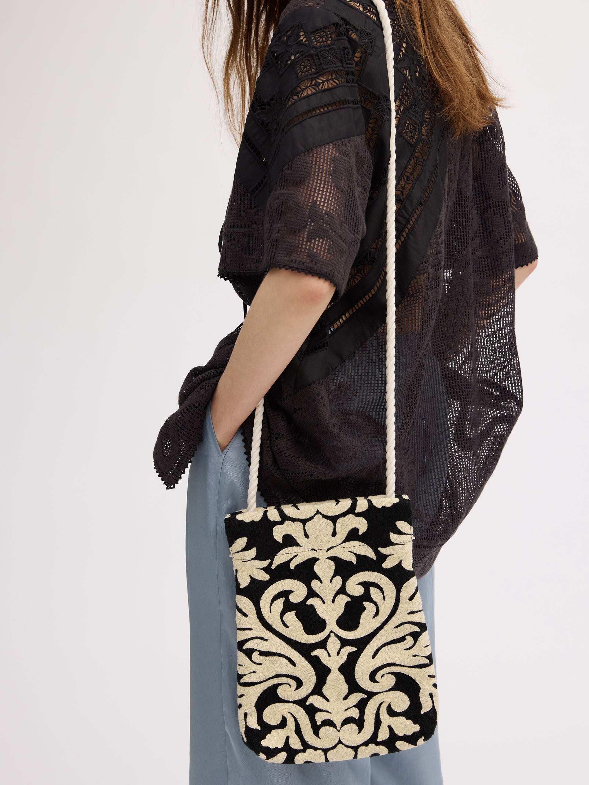 VINTAGE LIKE EMBROIDERY POCHETTE