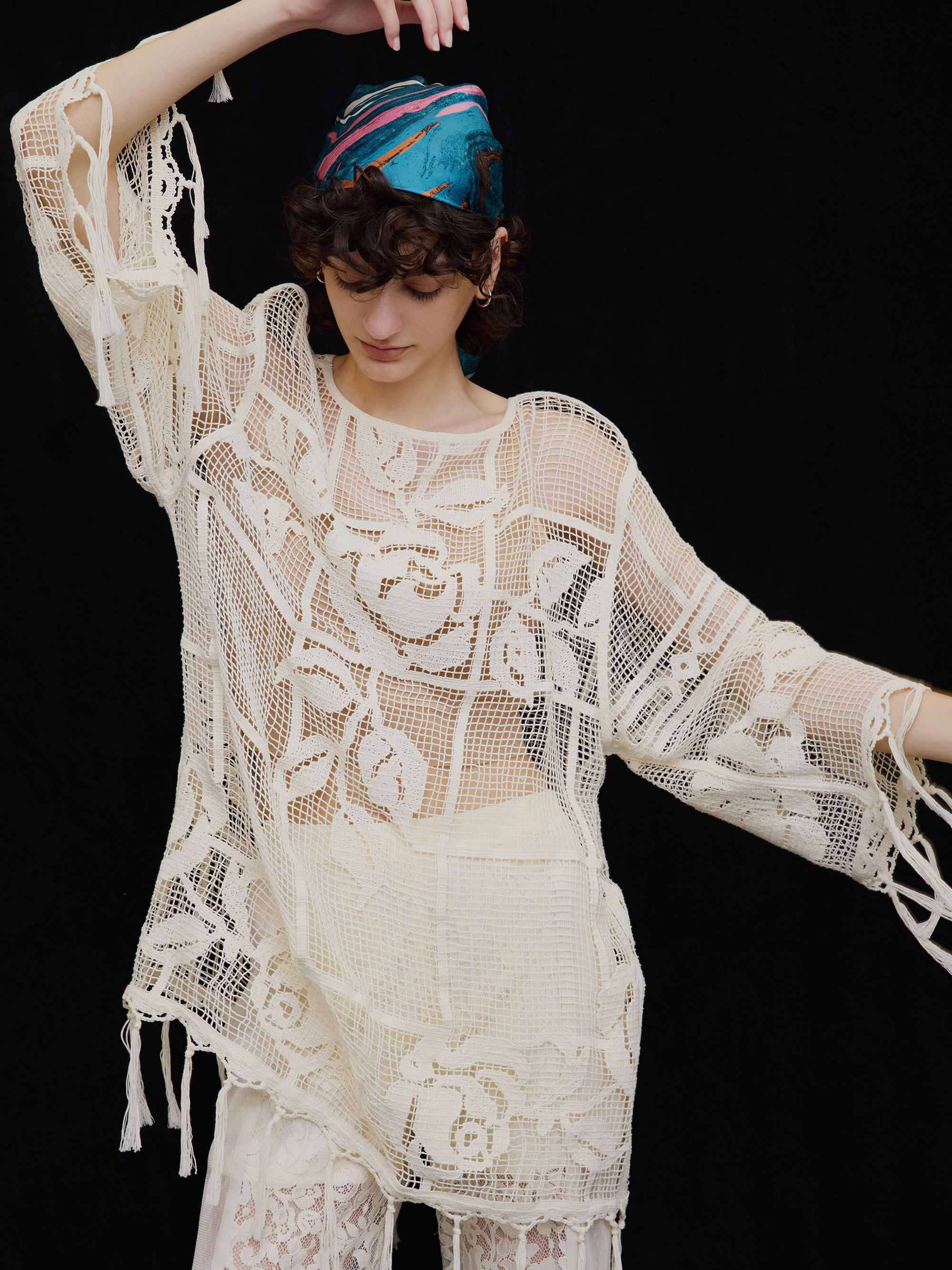 MEDI LOOSE MESH FLOWER KNIT TOPS