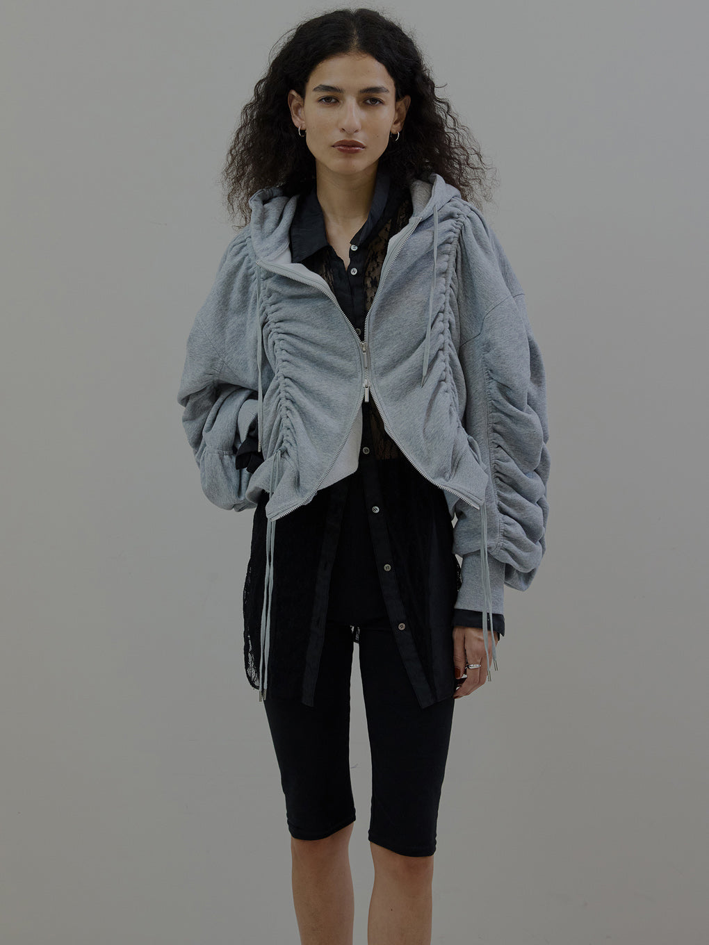 VOLUME GATHERED ZIP UP HOODIE