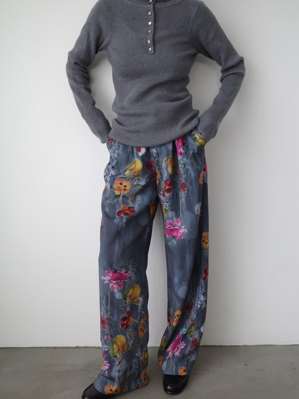 UND GRACE JACQUARD PRINT PANTS