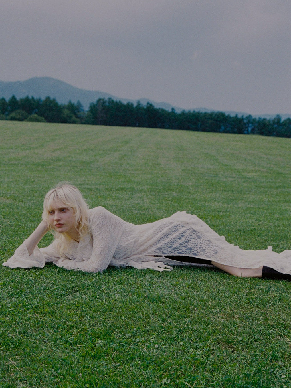 UND 2WAY CUT LACE FRILL DRESS