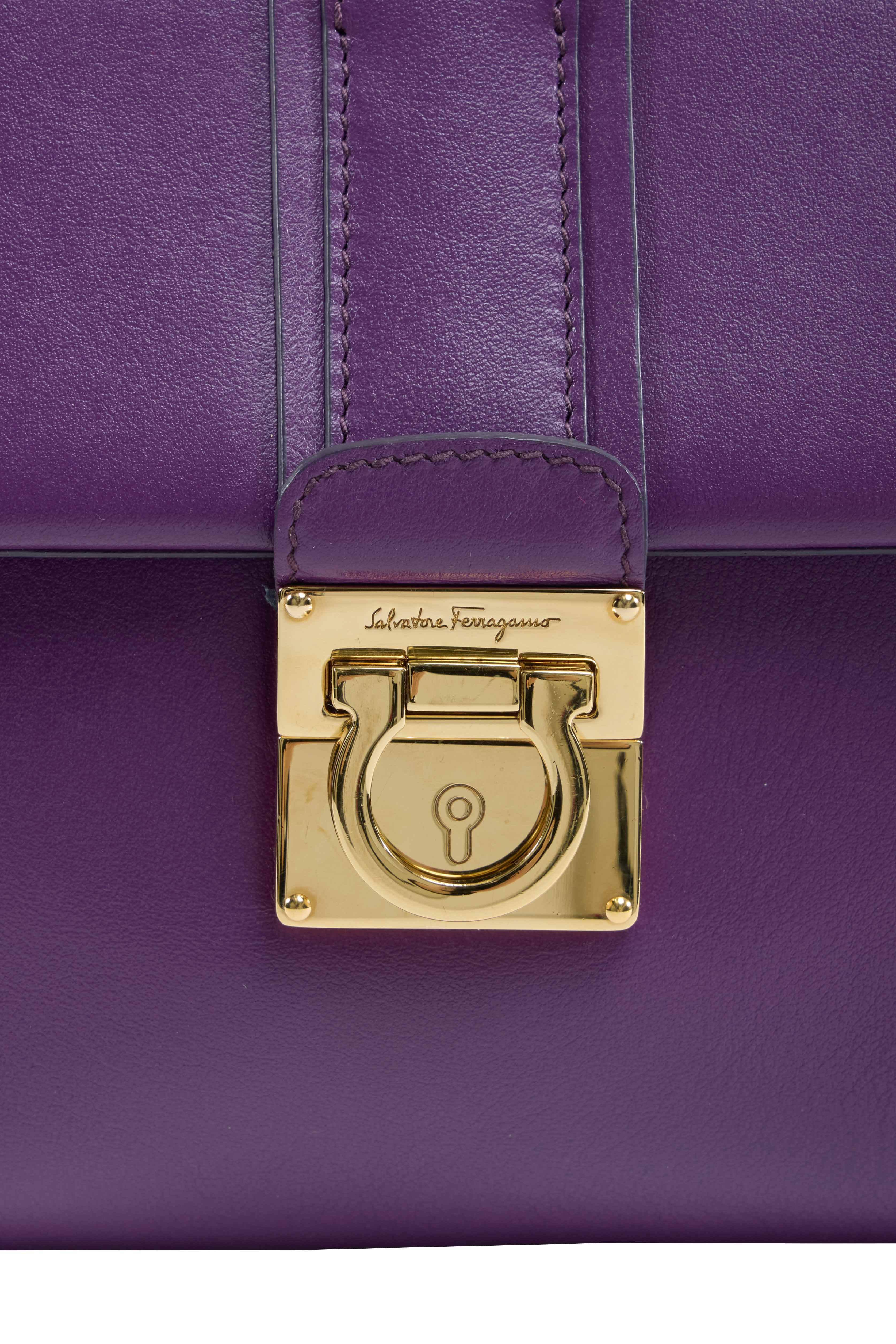 Ferragamo ガンチーニ金具チェーンショルダーバッグ