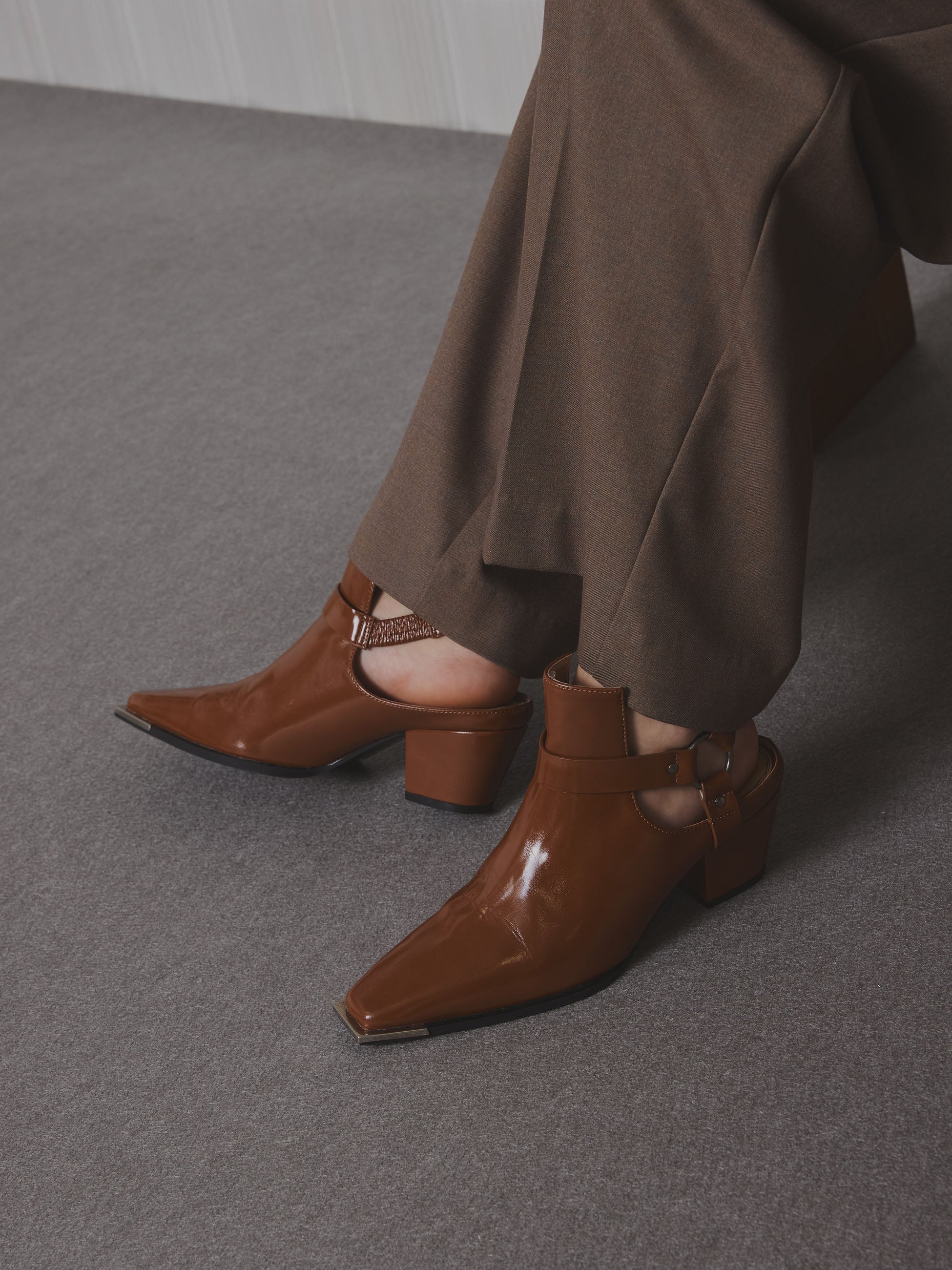 BUCKLE ANKLE SHOES