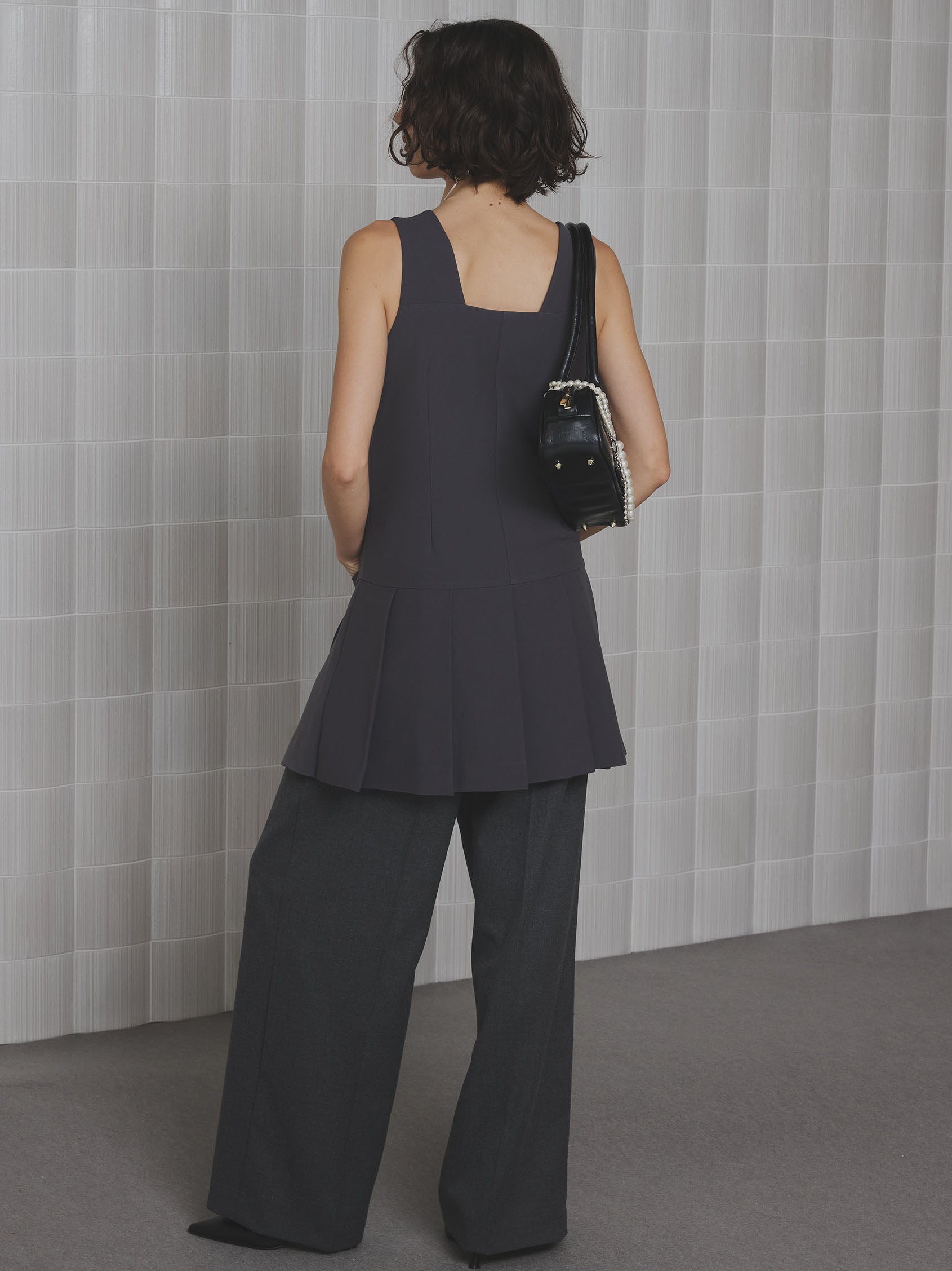 SQUARE NECK LADY LIKE PLEATS TOP