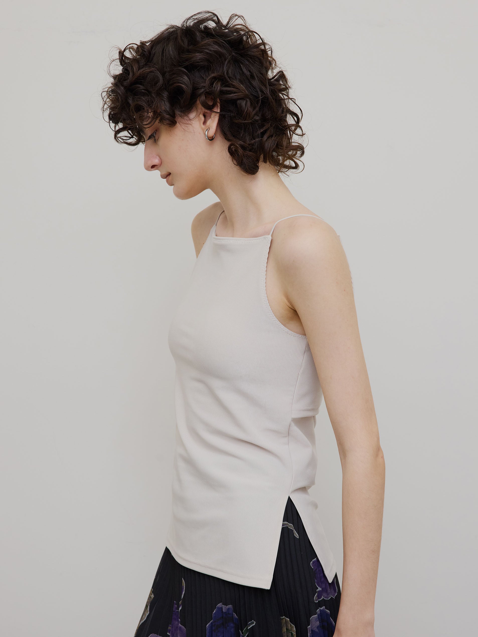 MEDI GLOSS RIB BACK SLIT CAMISOLE