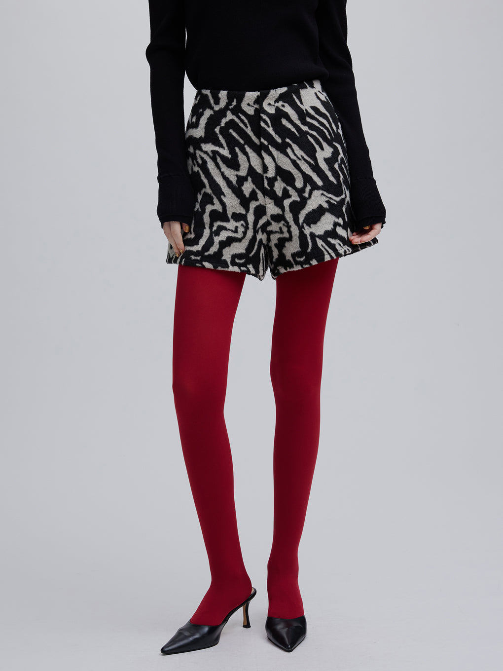 LOUD PATTERN SHORT PANTS