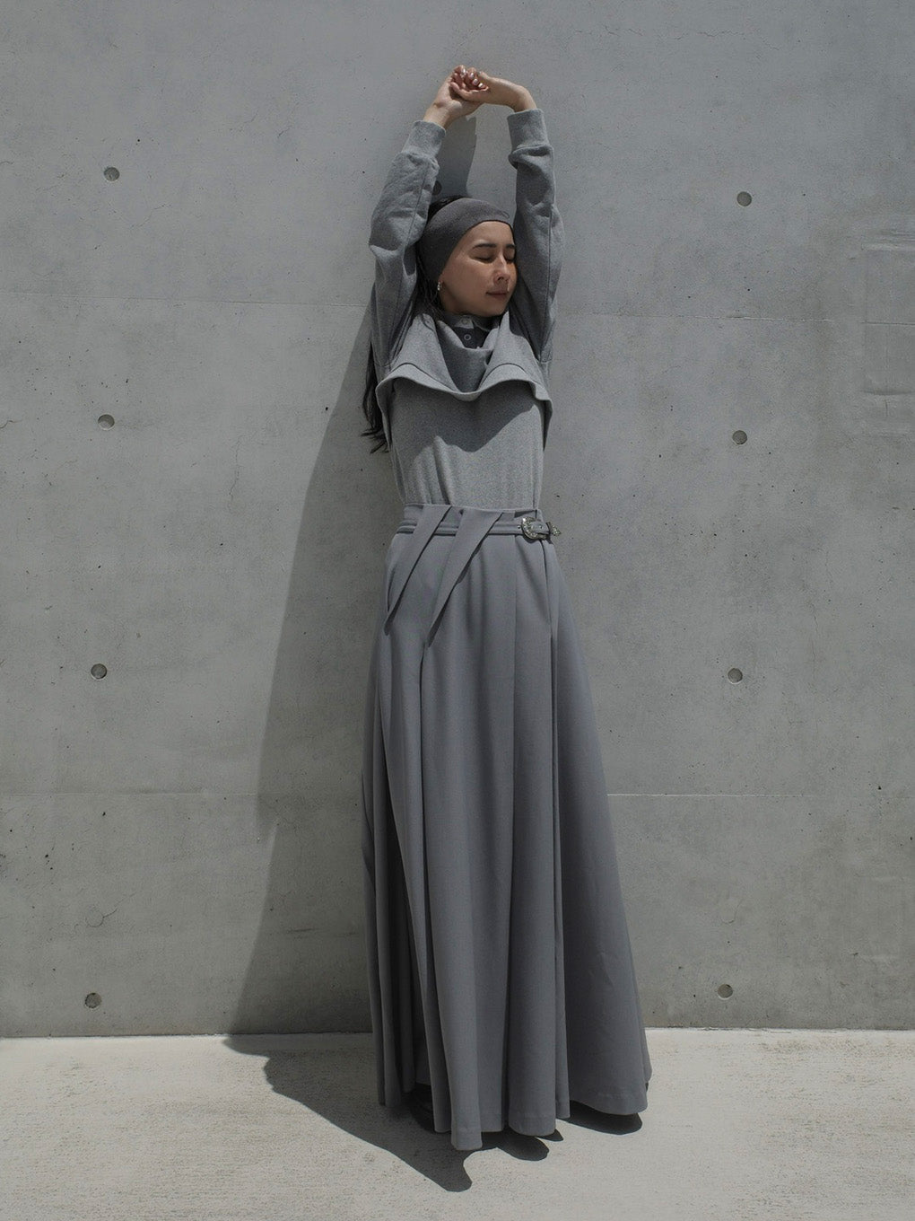 UND RANDOM TUCK FLARE SKIRT