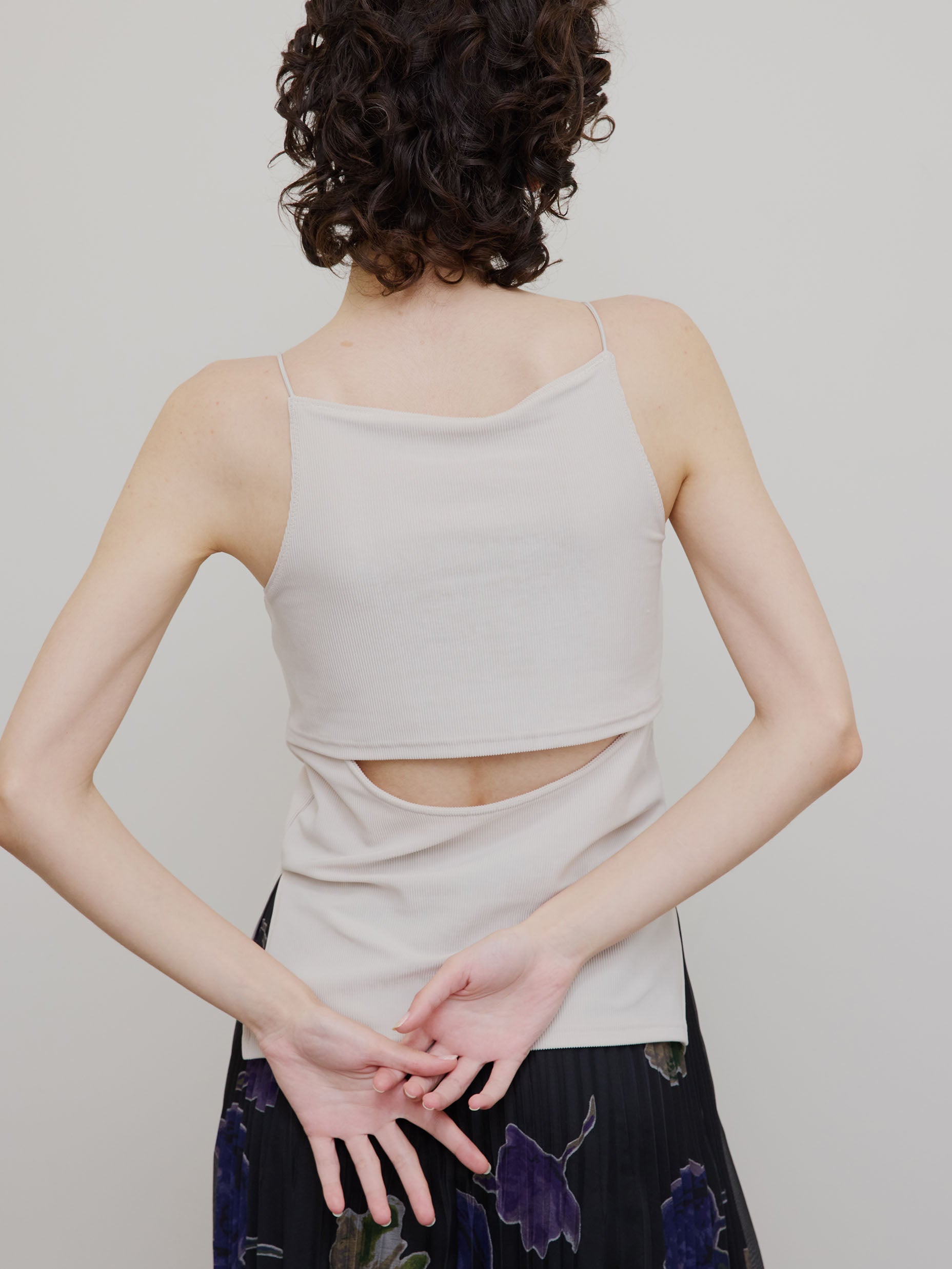 MEDI GLOSS RIB BACK SLIT CAMISOLE