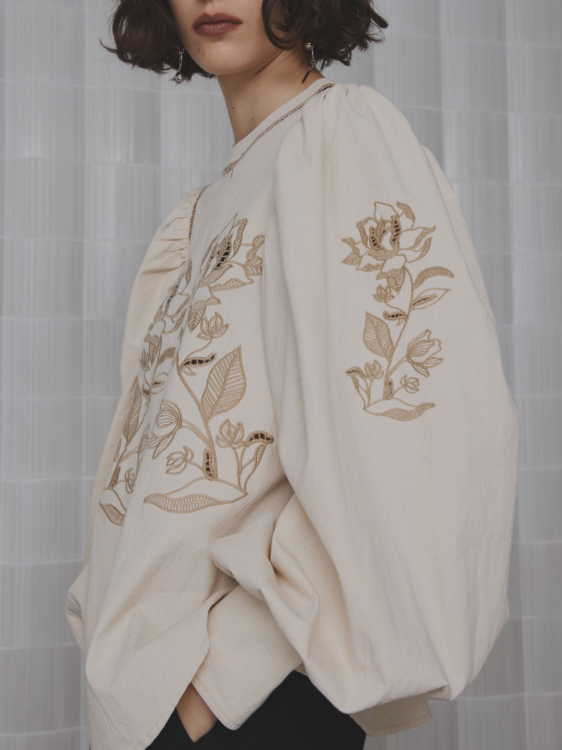 PUFF EMBROIDARY LACE BLOUSE