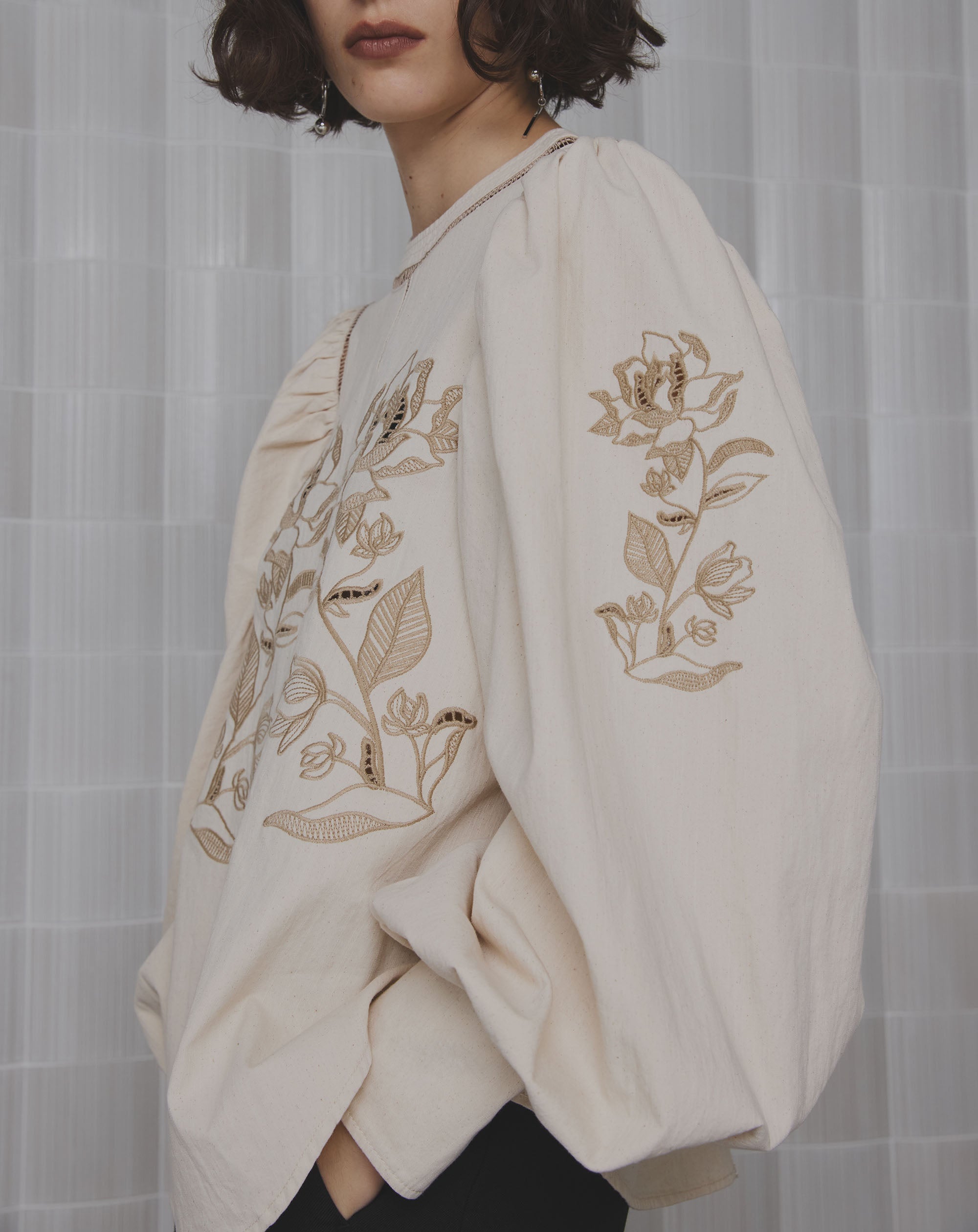 PUFF EMBROIDARY LACE BLOUSE