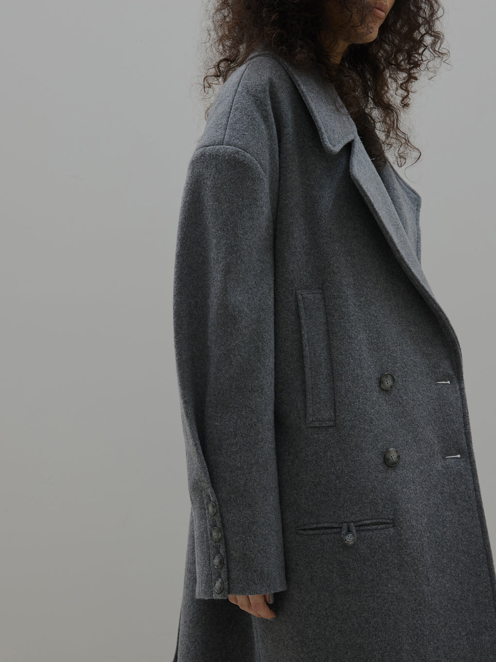 WIDE SHOULDER WOOL CHESTER COAT