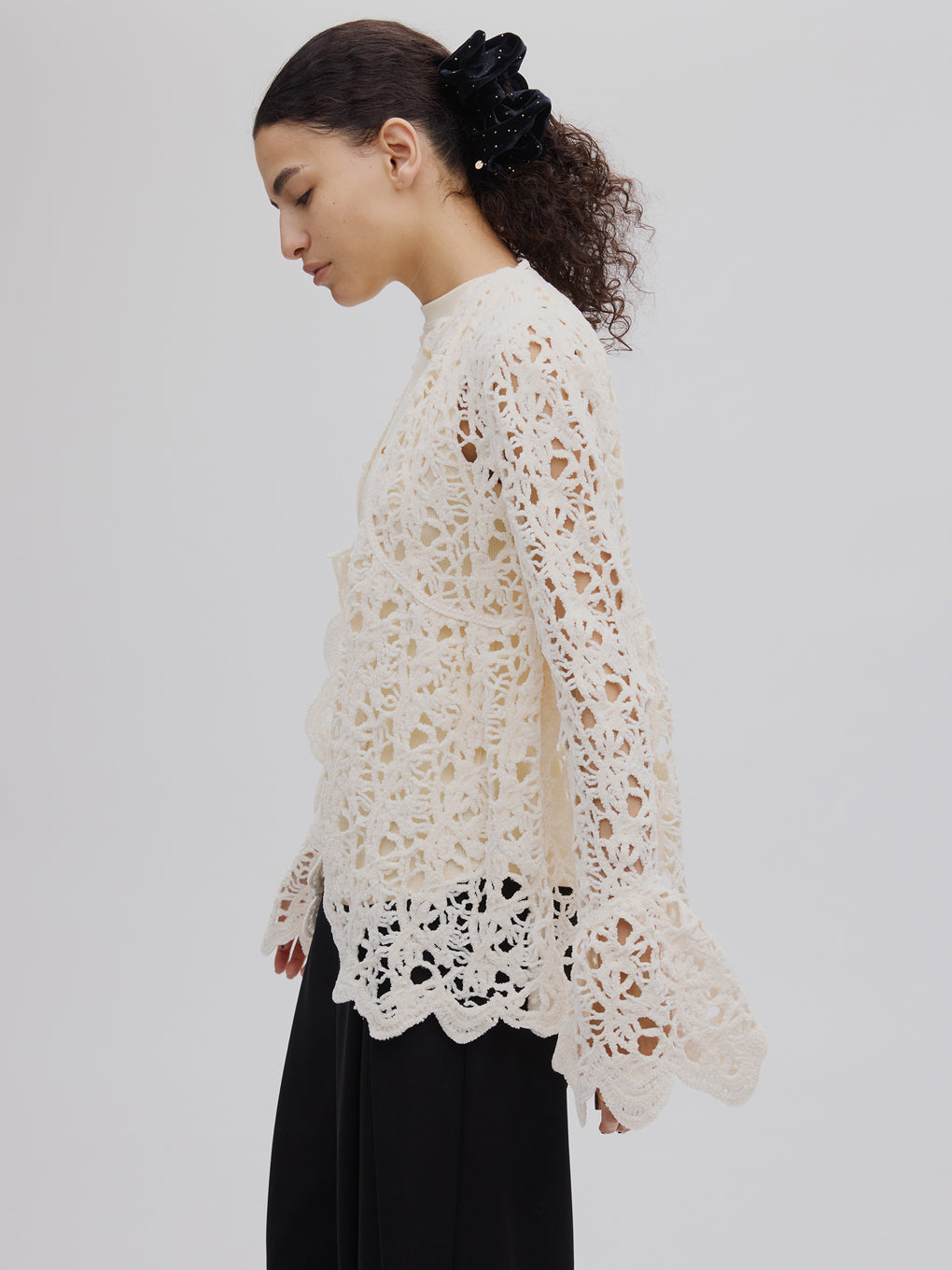 UND VELOUR LACE PEPLUM KNIT TOP