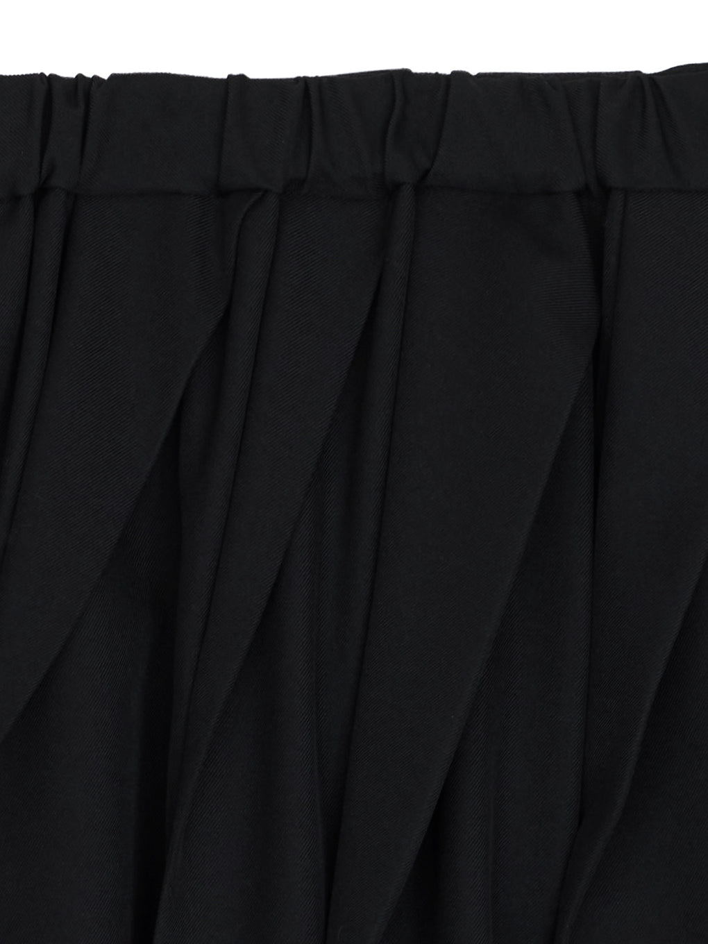 UND RANDOM TUCK FLARE SKIRT