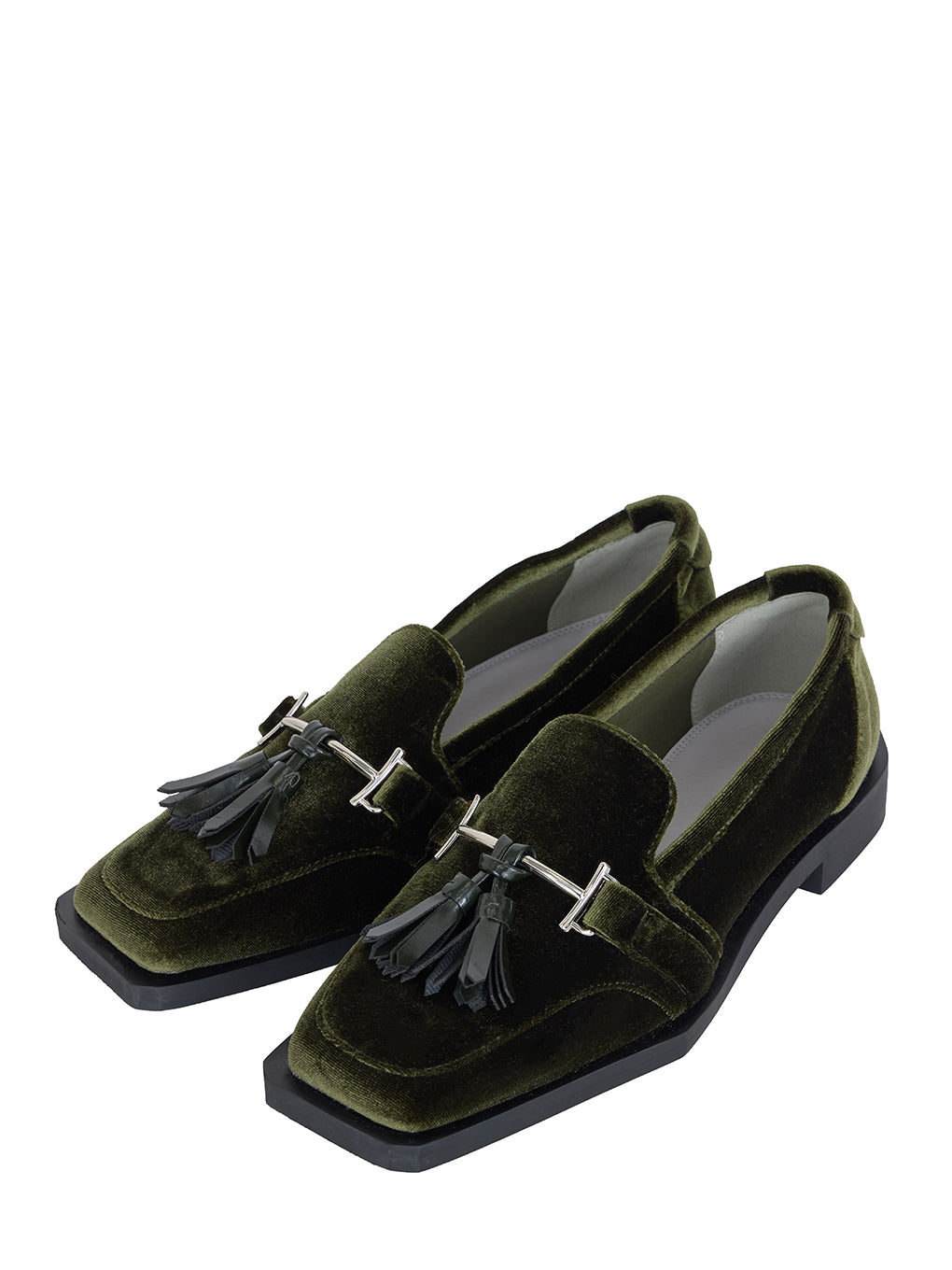 UND ANGULAR SOLE TASSEL LOAFER
