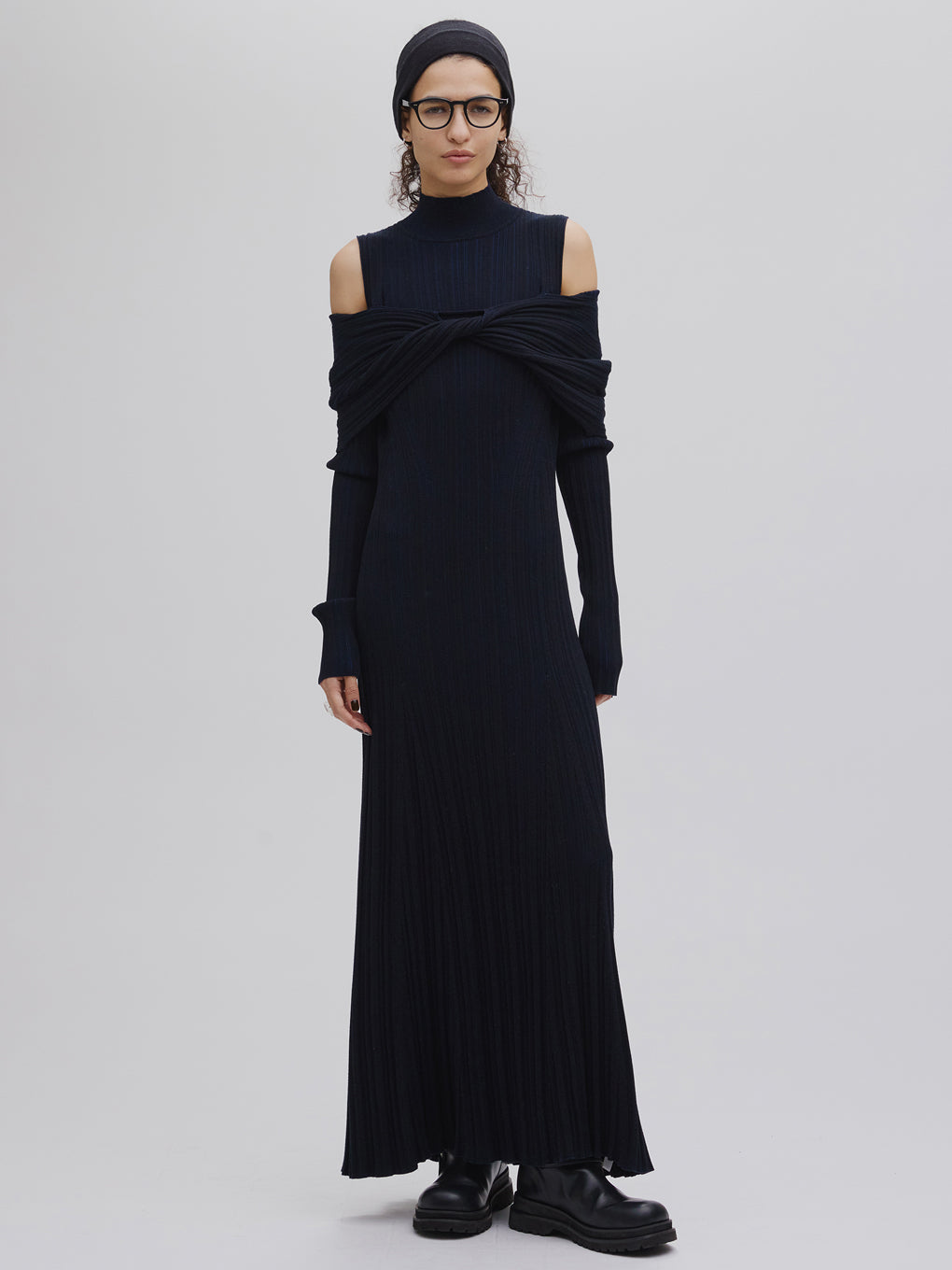 UND RANDOM RIB OFF SHOULDER KNIT DRESS