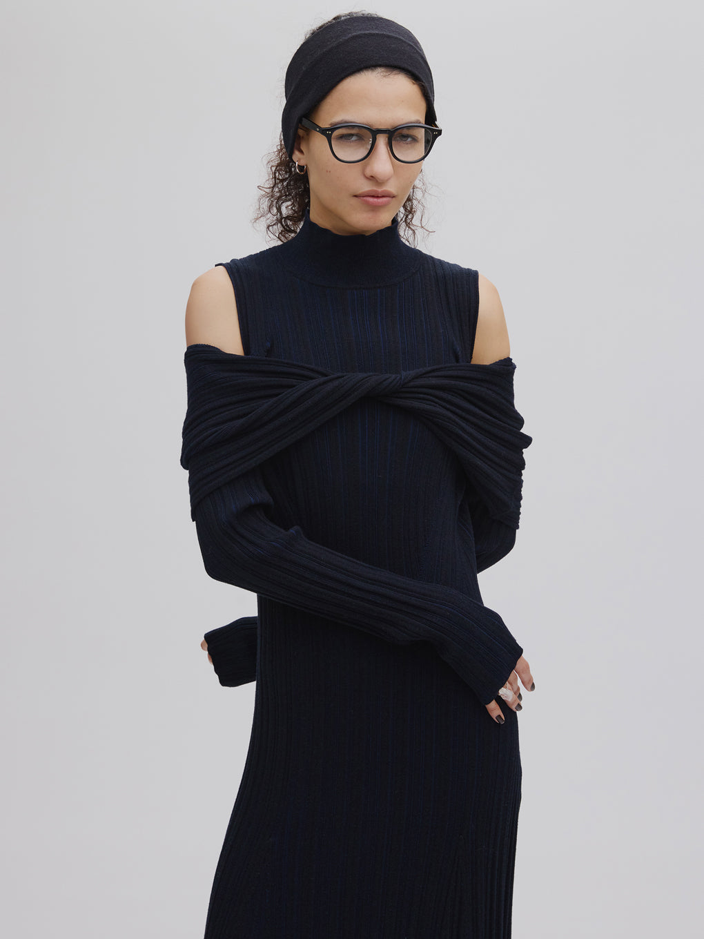 UND RANDOM RIB OFF SHOULDER KNIT DRESS