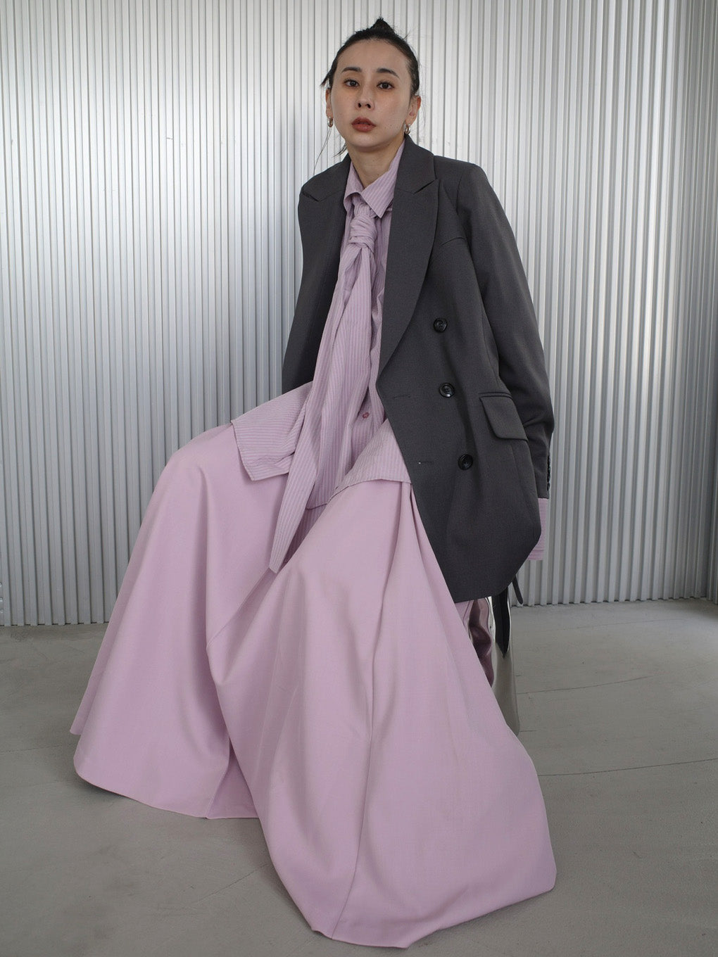 UND RANDOM TUCK FLARE SKIRT