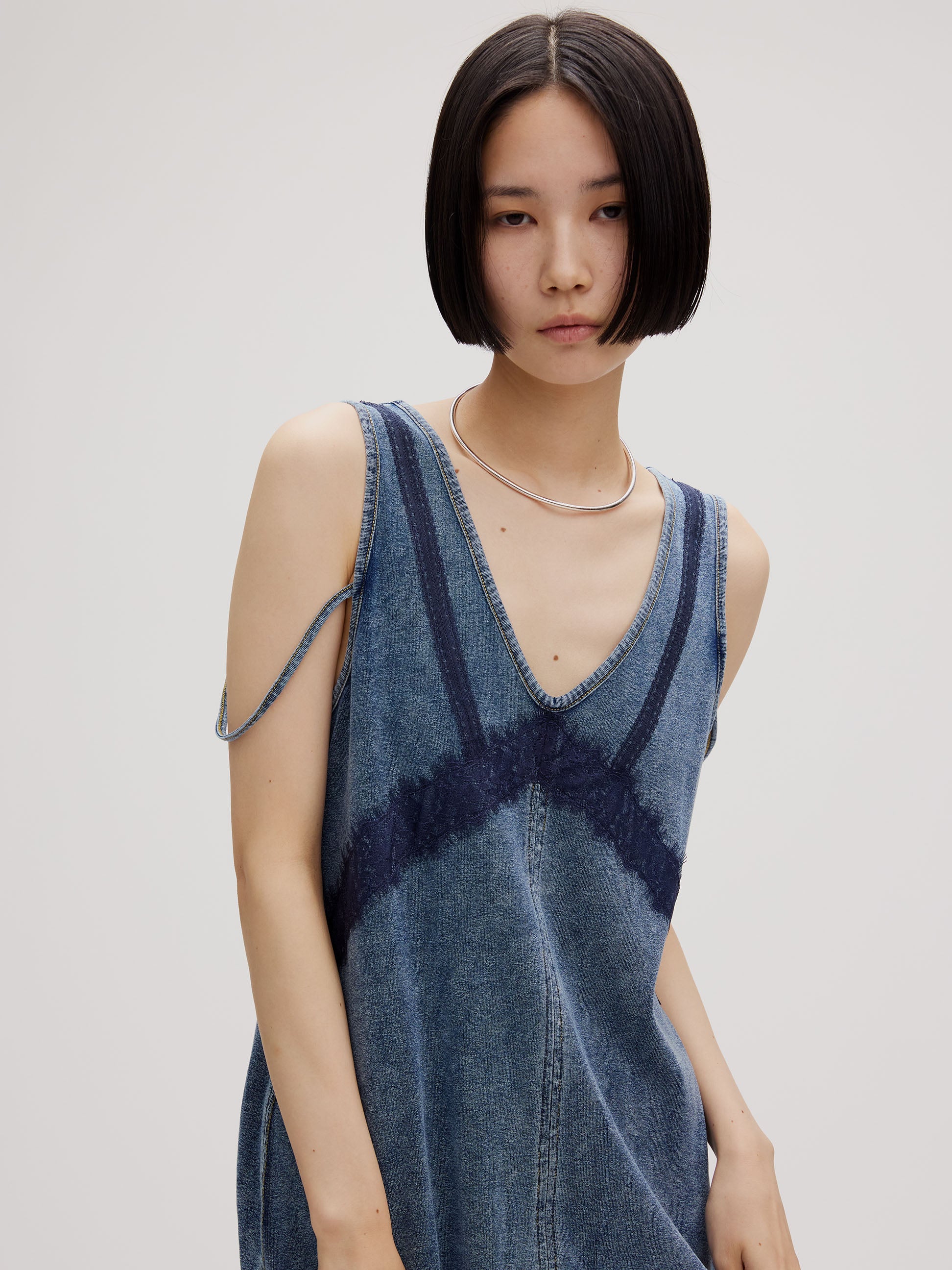 MEDI 2WAY DENIM LIKE LACE DOCKING DRESS