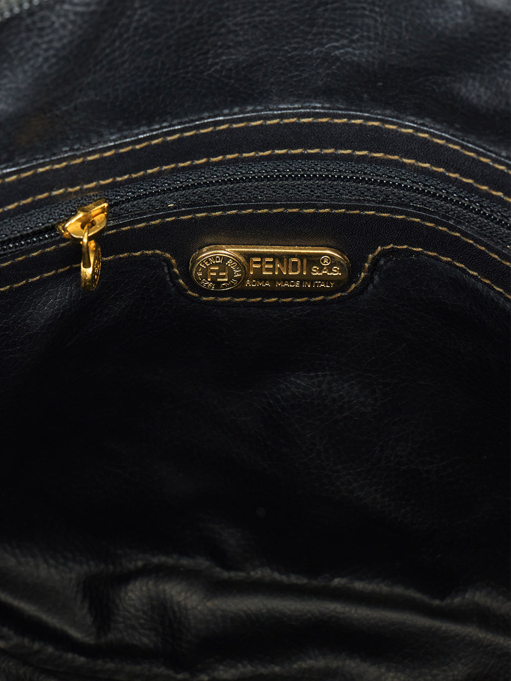FENDI ズッカロゴショルダーバッグ
