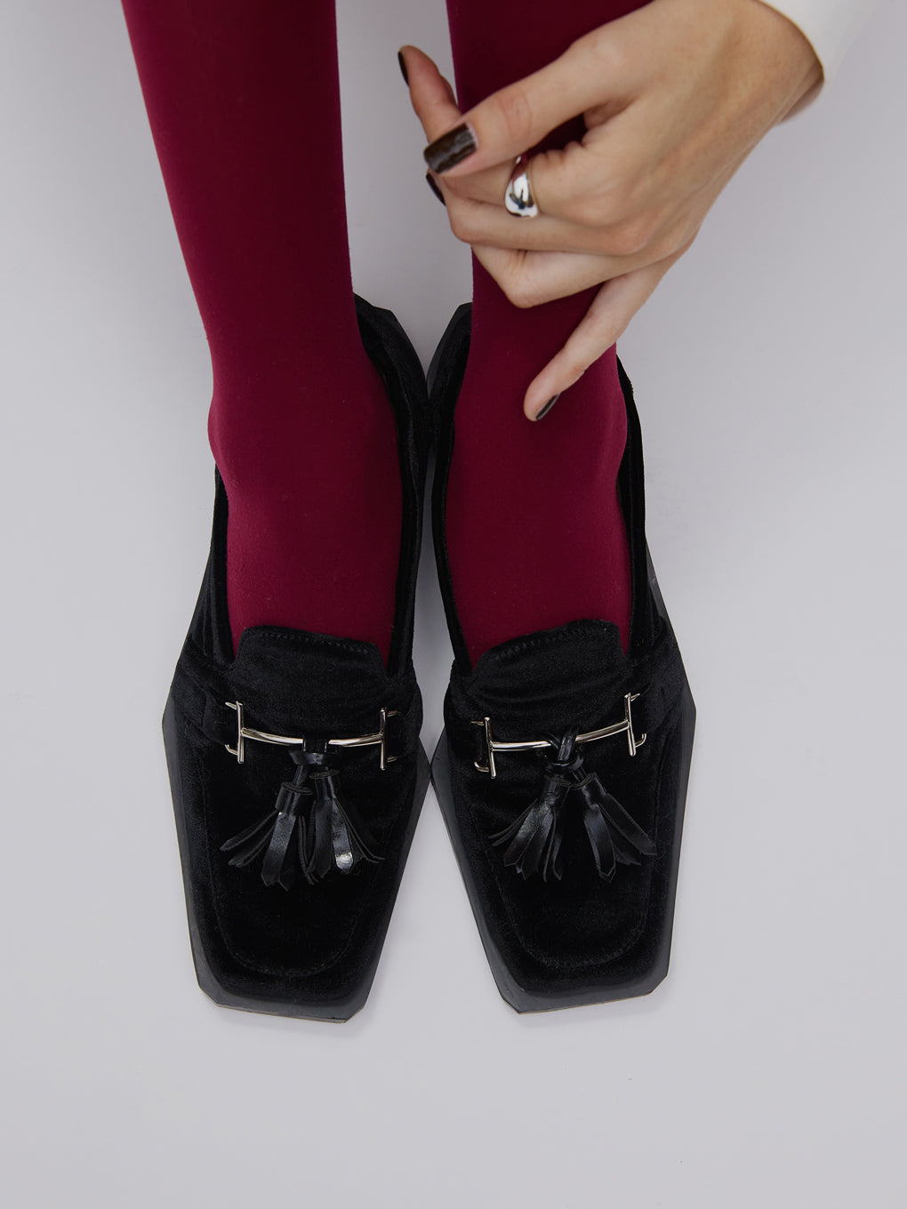 UND ANGULAR SOLE TASSEL LOAFER
