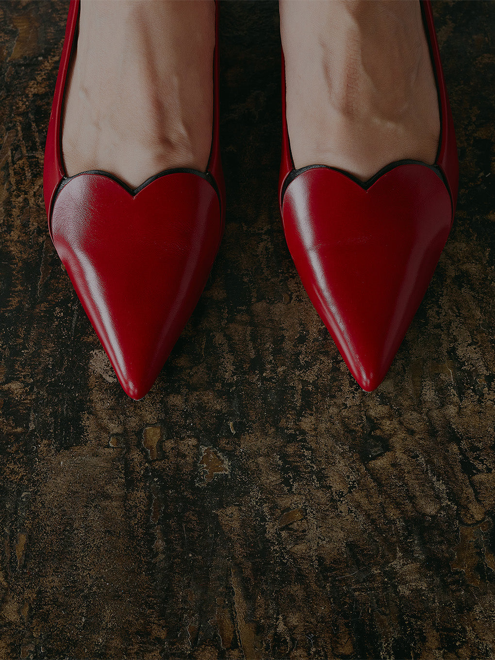 Ameri HEART MOTIF POINTED TOE PUMPS