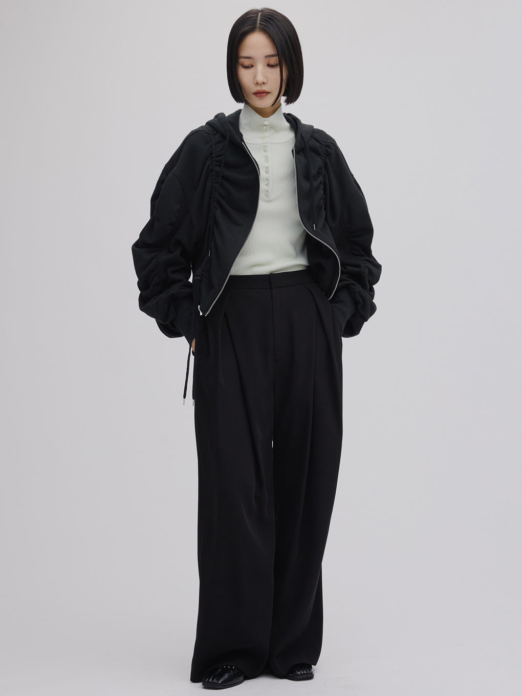 UND HIGH NECK BUTTON KNIT TOP