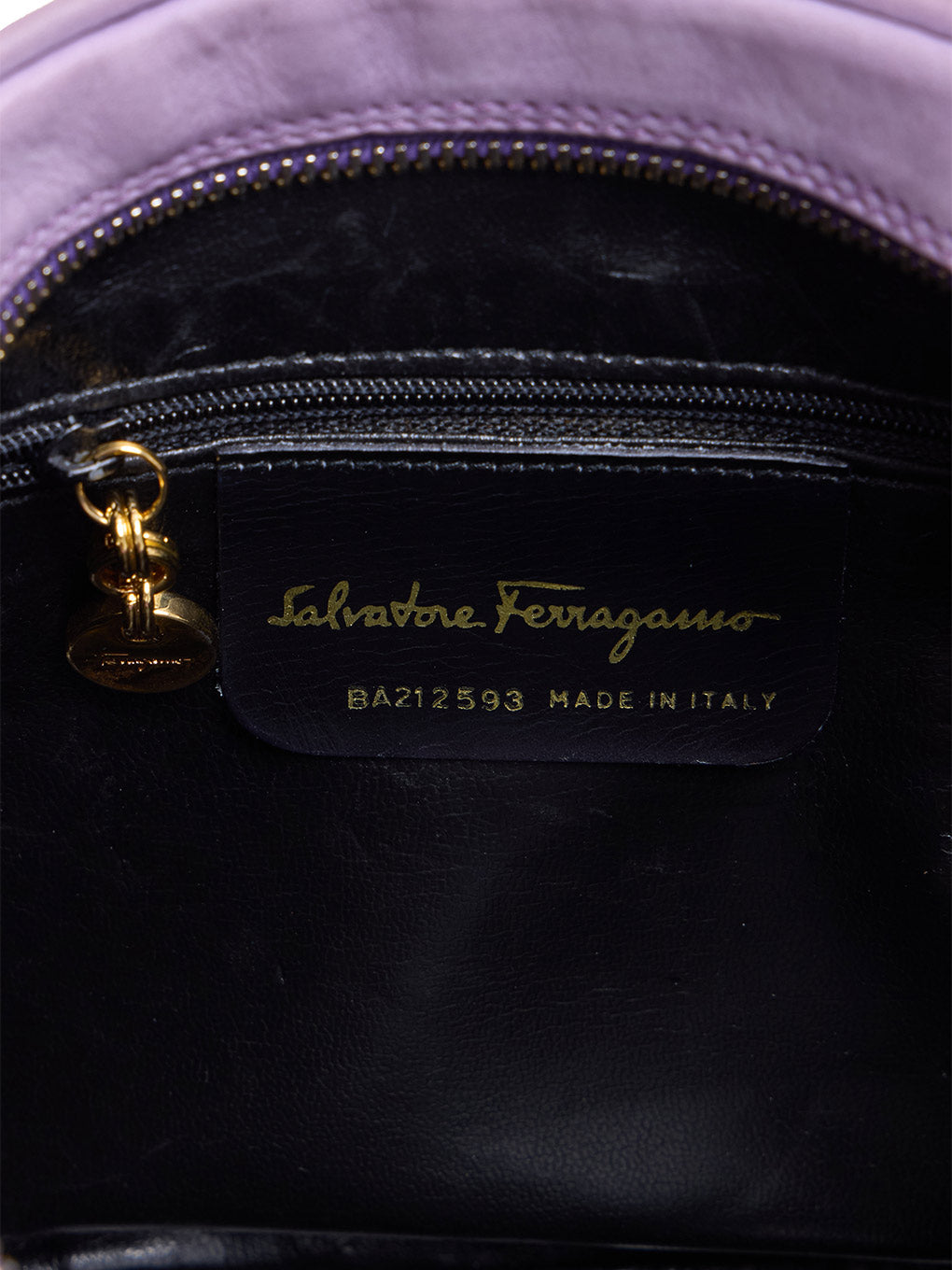 Ferragamo ガンチーニ金具ショルダーバッグ