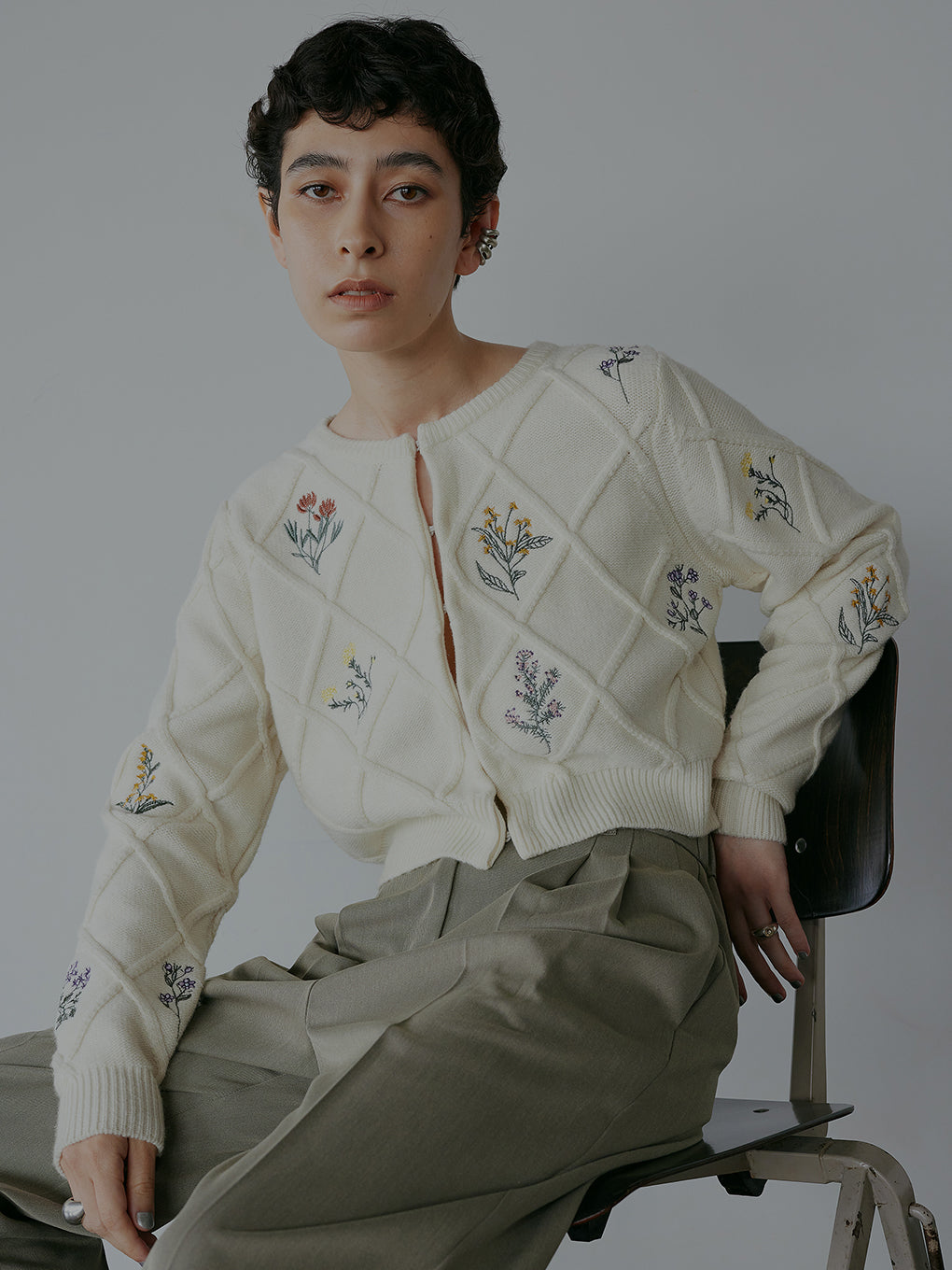 FLOWER EMBROIDERY CARDIGAN 