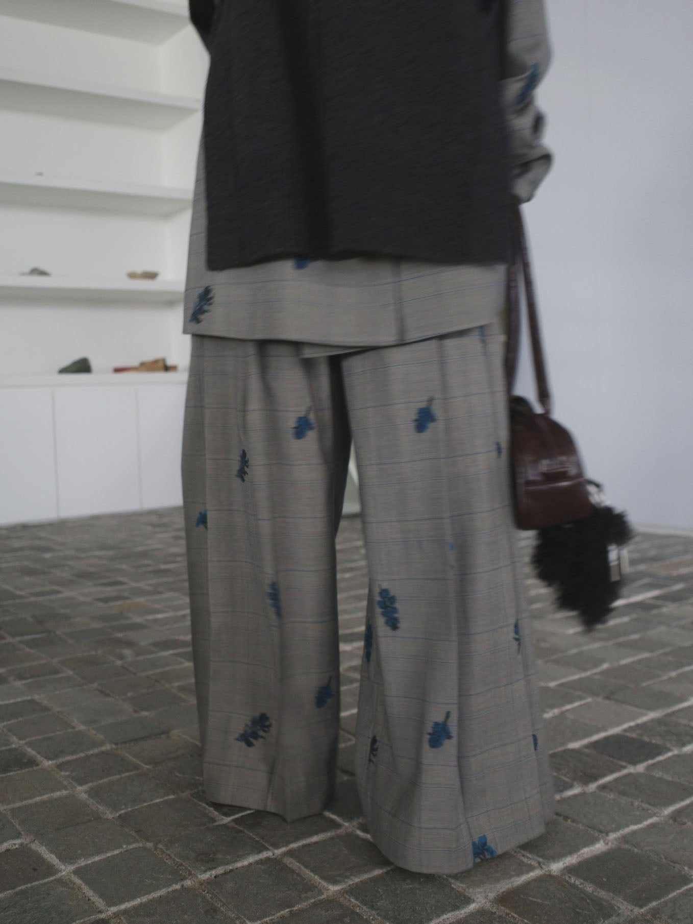 CHECK FLOWER PLEATS PANTS