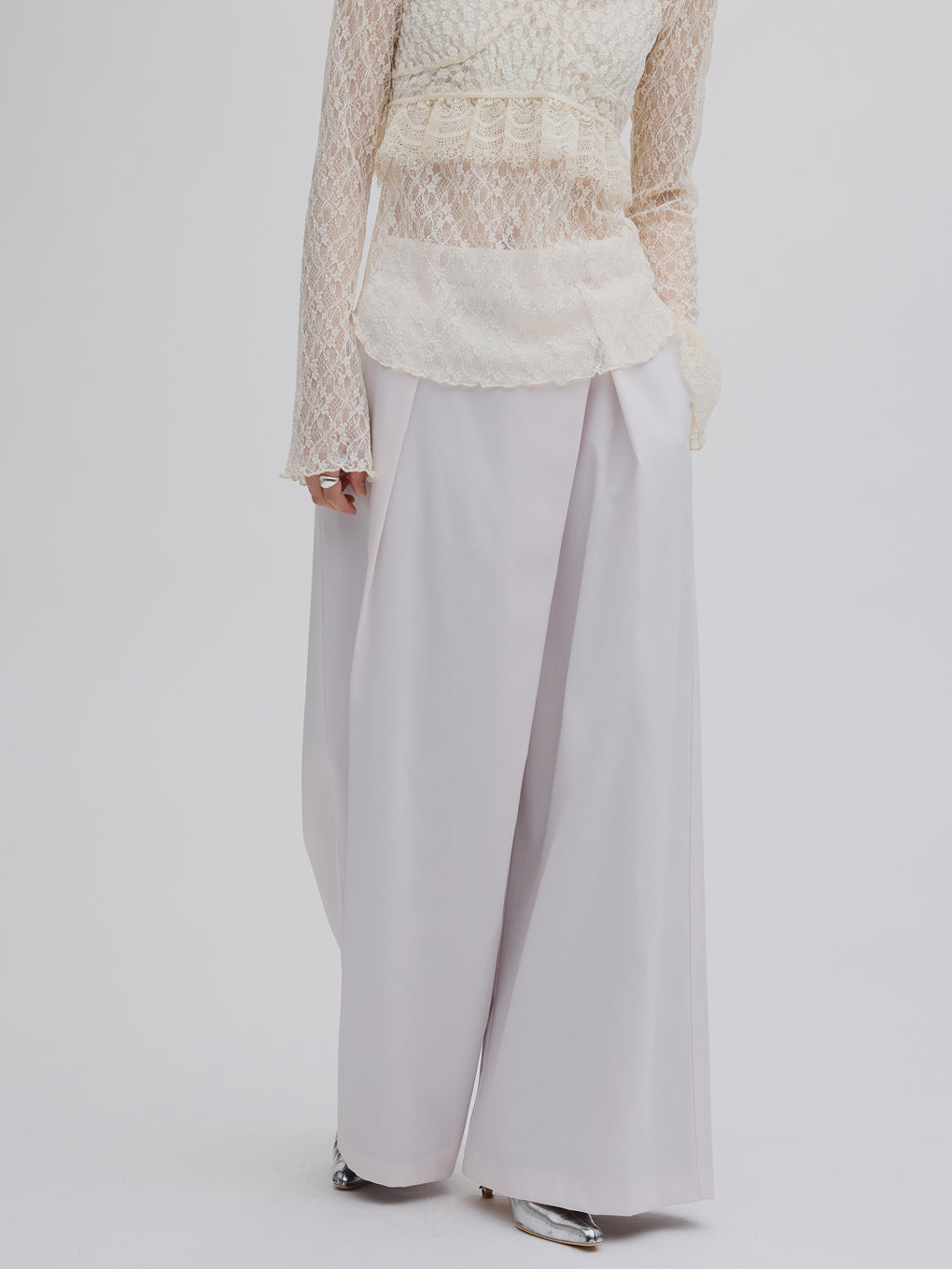 DRY TWILL ASYMMETRY TUCK PANTS