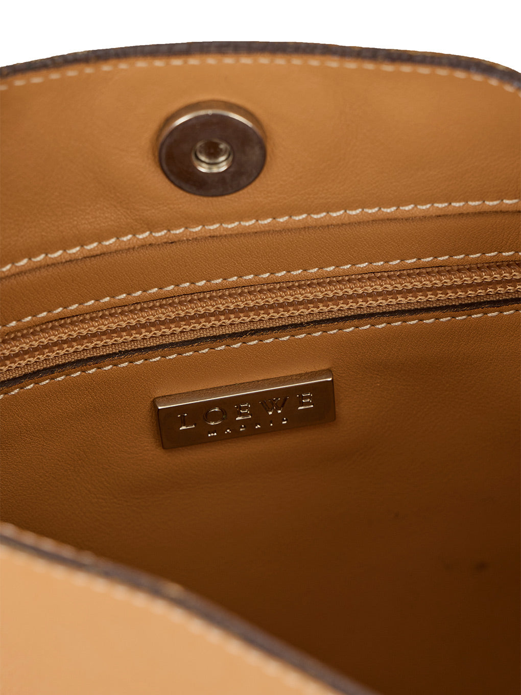 LOEWEナッパレザーフラットショルダーバッグ