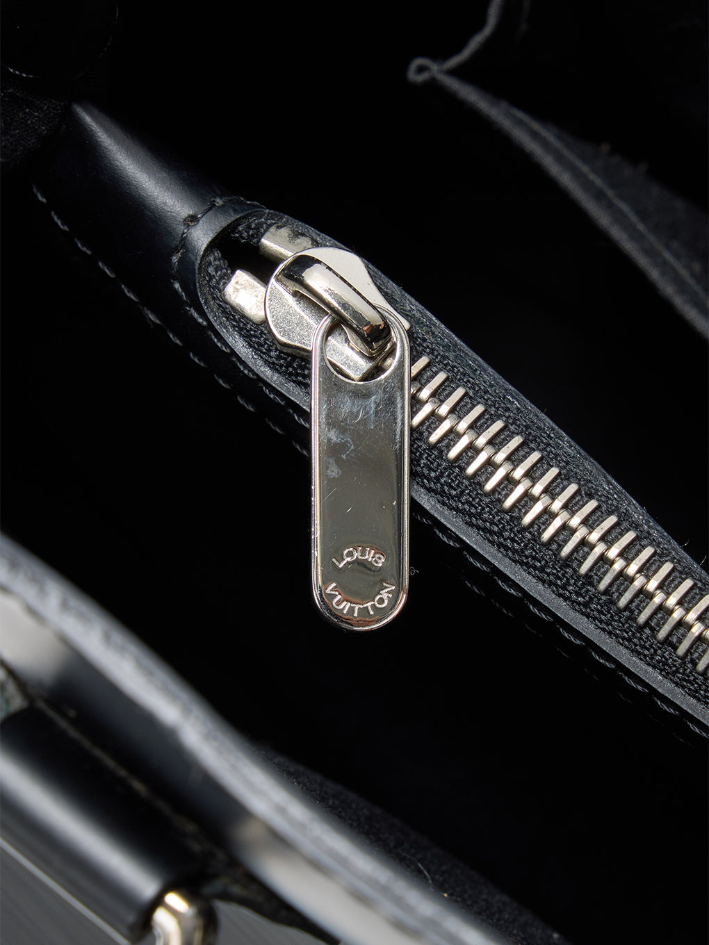 LOUIS VUITTON エピパッシィGMノワールトートバッグ