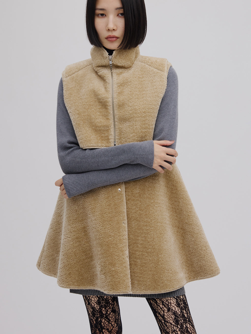 BOA V NECK REVERSIBLE PEPLUM VEST