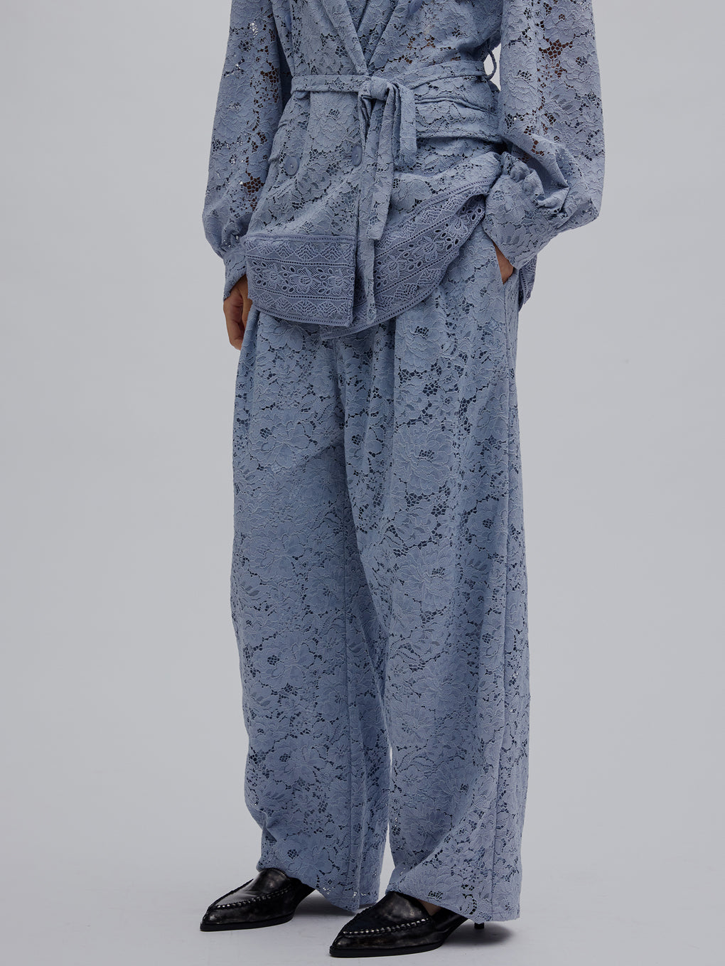 LACE GATHER CURVE PANTS