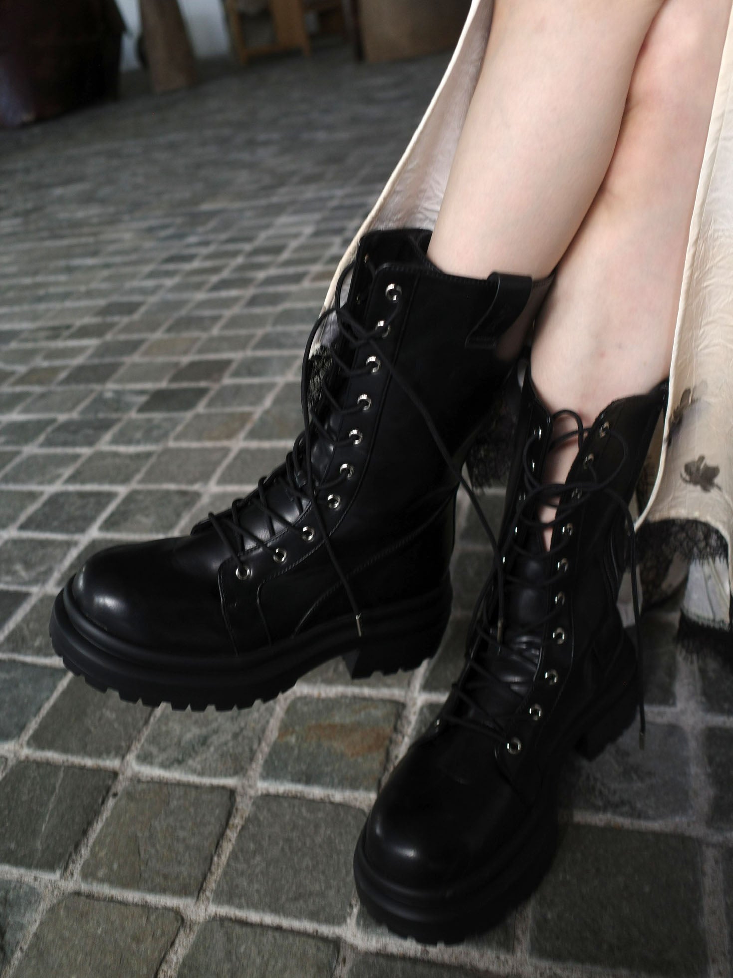 LACE UP TANK SOLE BOOTS