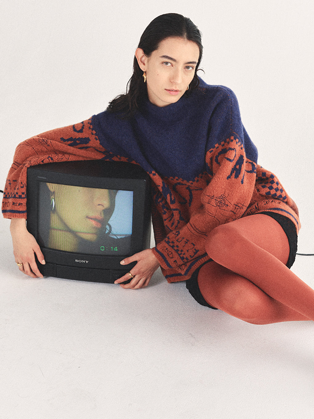 NEWS PAPER JACQUARED KNIT TOP