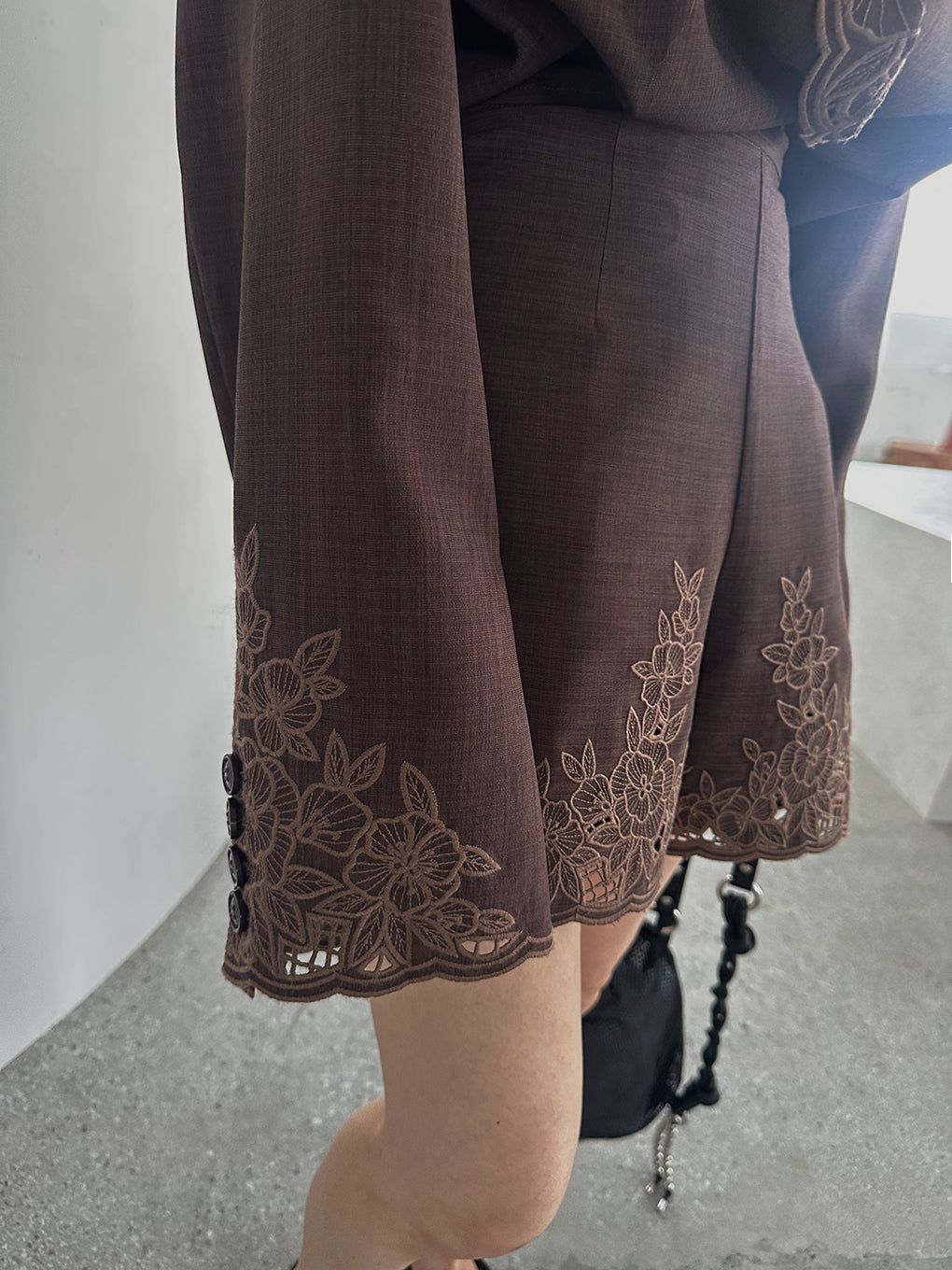 MEDI LACE EMBROIDERY SHORT PANTS
