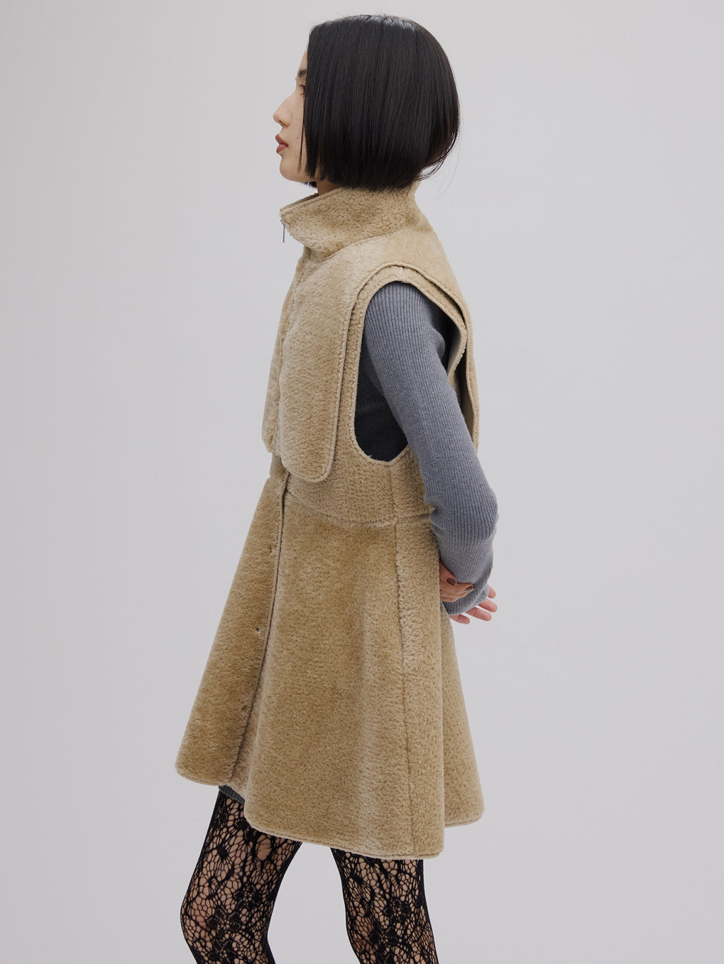 BOA V NECK REVERSIBLE PEPLUM VEST