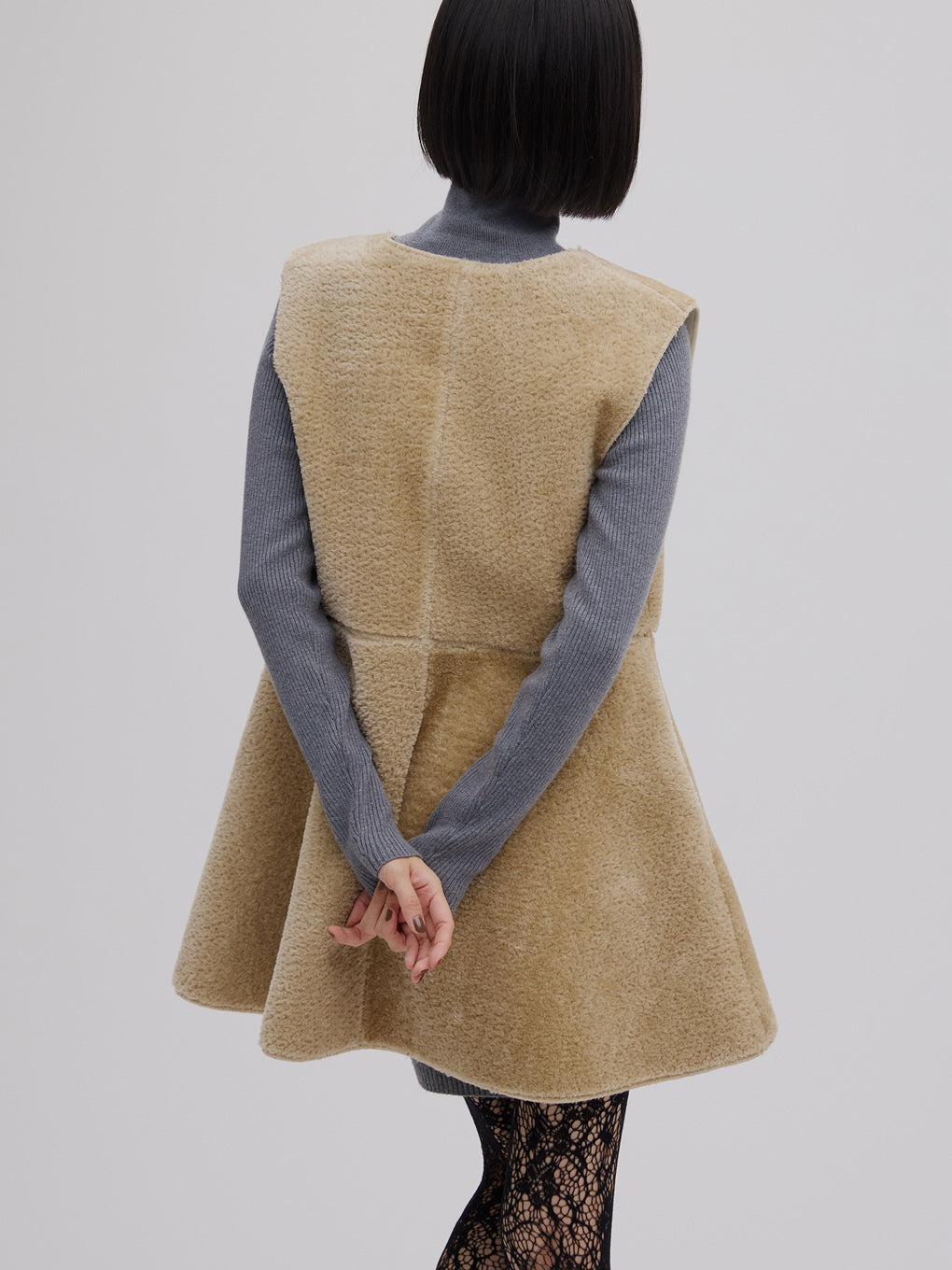 BOA V NECK REVERSIBLE PEPLUM VEST